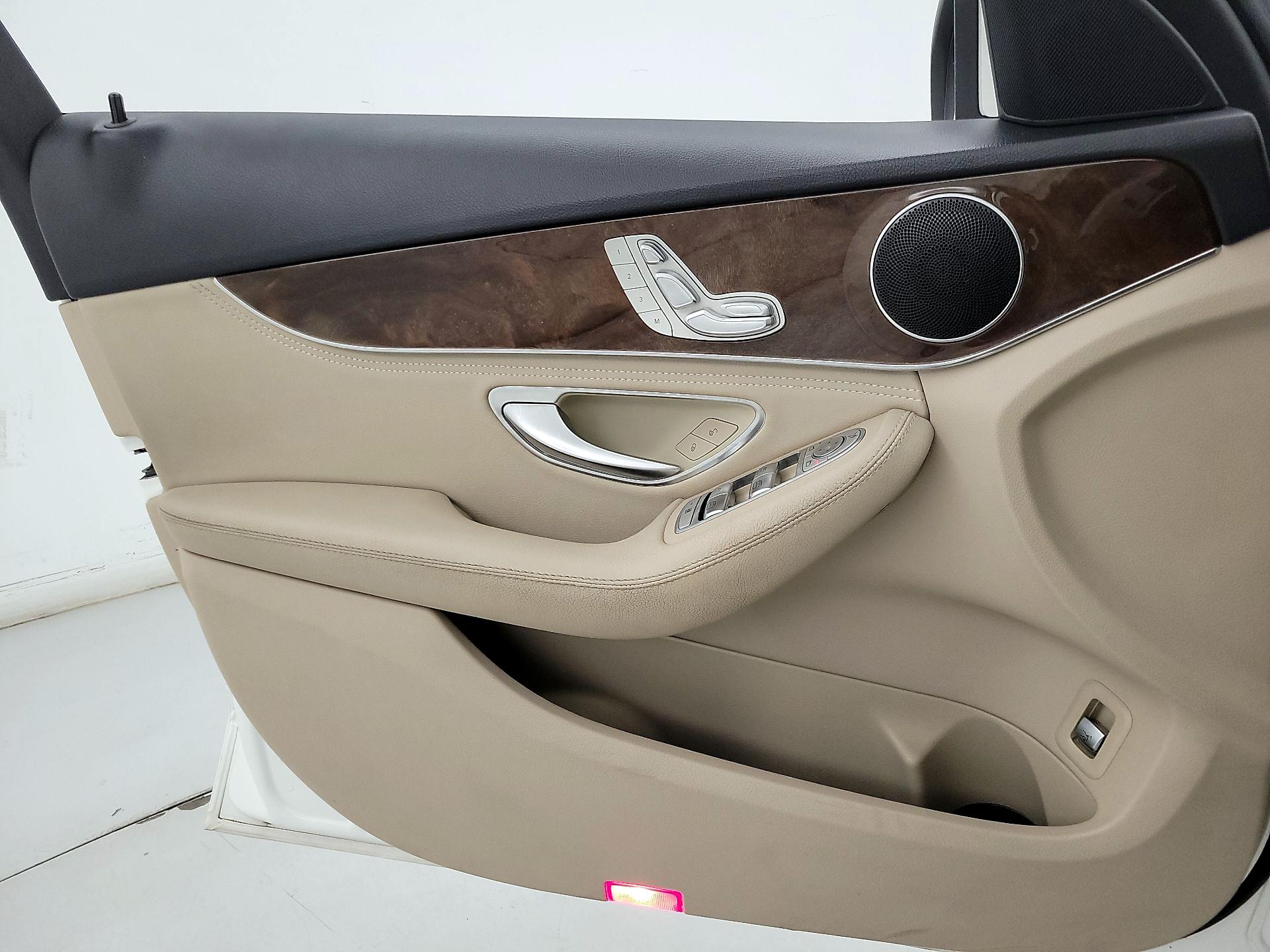 Thumbnail: 2015 Mercedes-Benz C-Class - 12