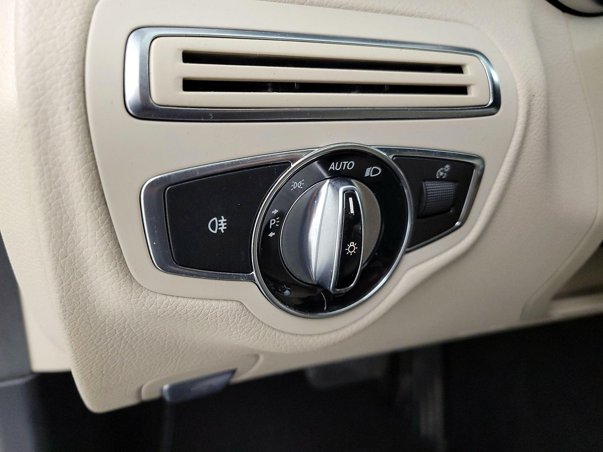 Thumbnail: 2015 Mercedes-Benz C-Class - 13