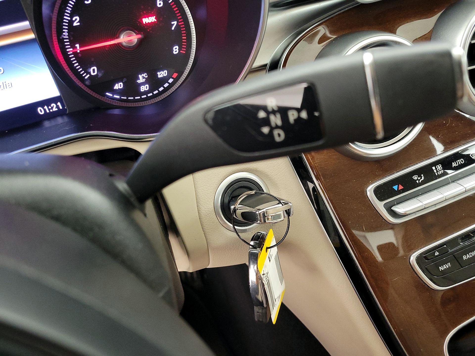 Thumbnail: 2015 Mercedes-Benz C-Class - 16