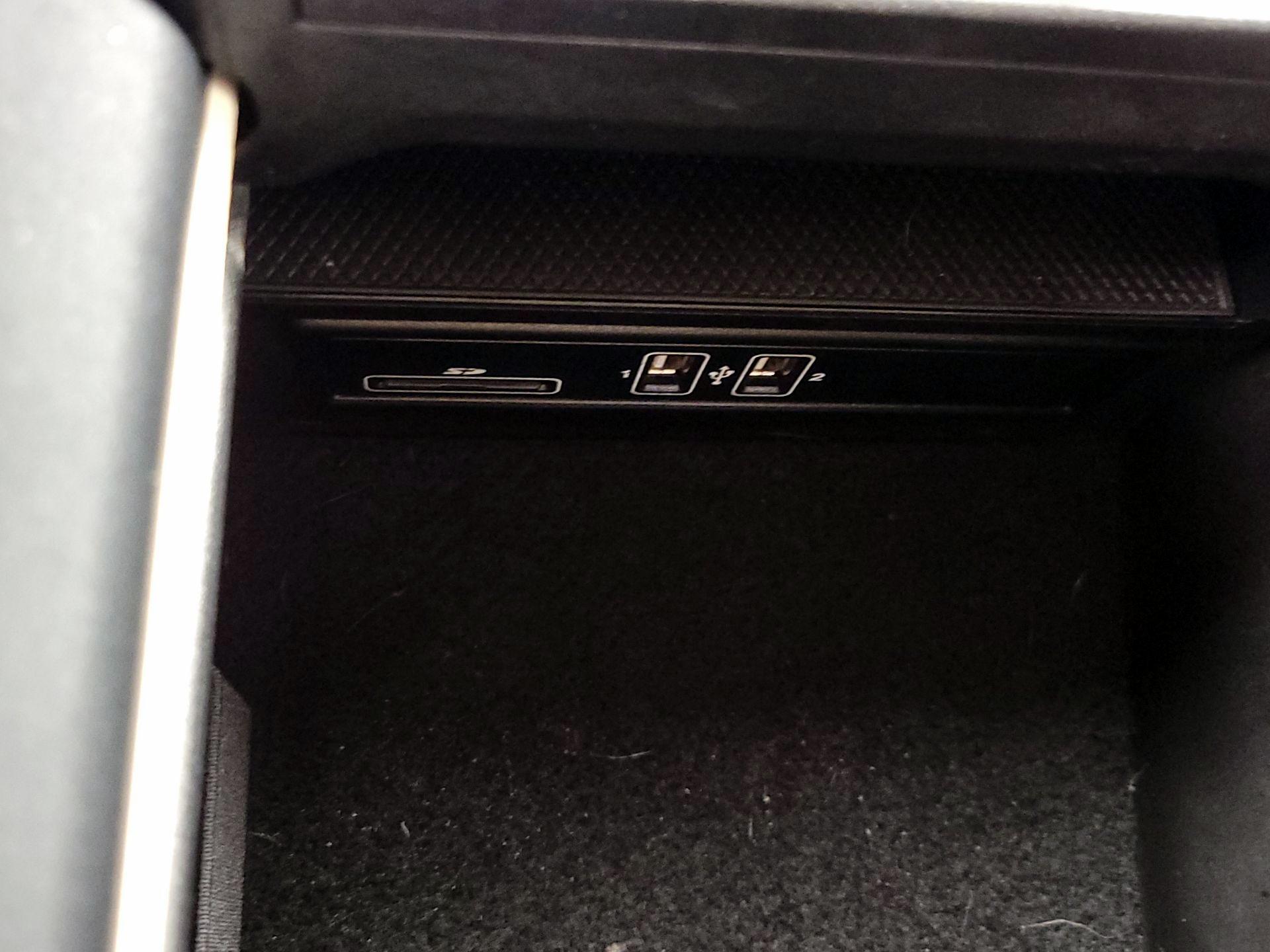 Thumbnail: 2015 Mercedes-Benz C-Class - 17