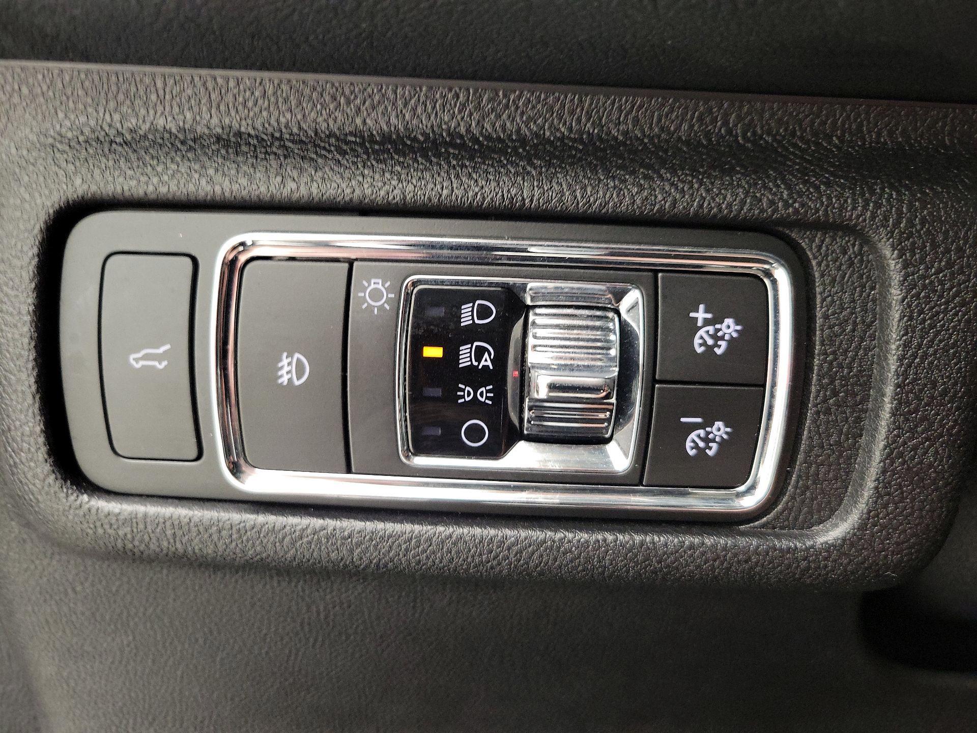 Thumbnail: 2020 Lincoln Corsair - 13