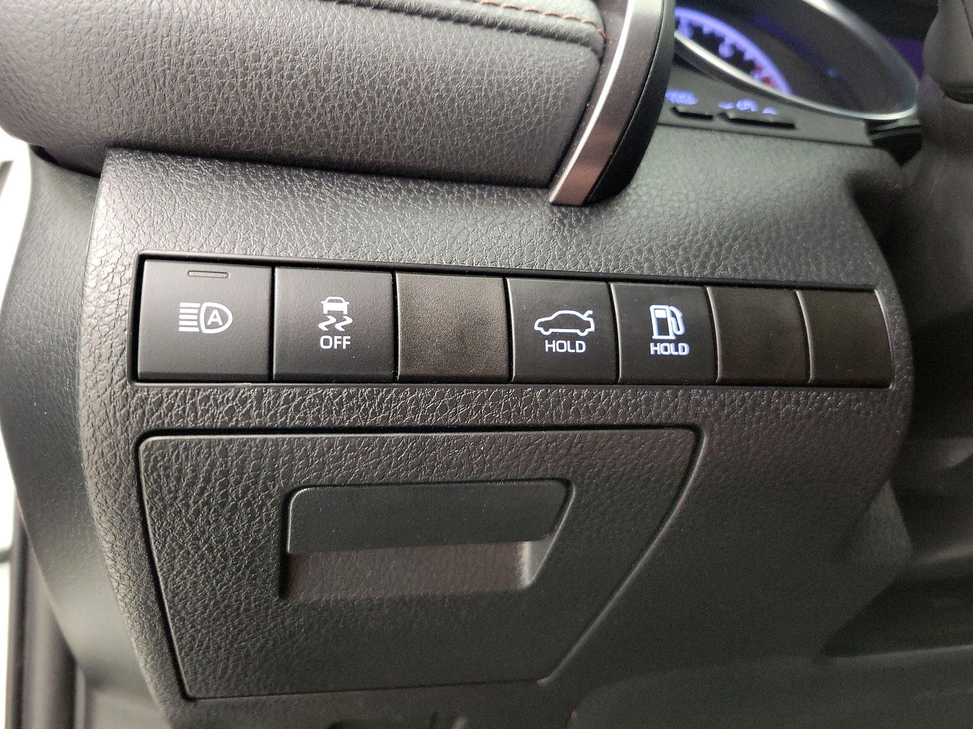 Thumbnail: 2020 Toyota Camry - 13