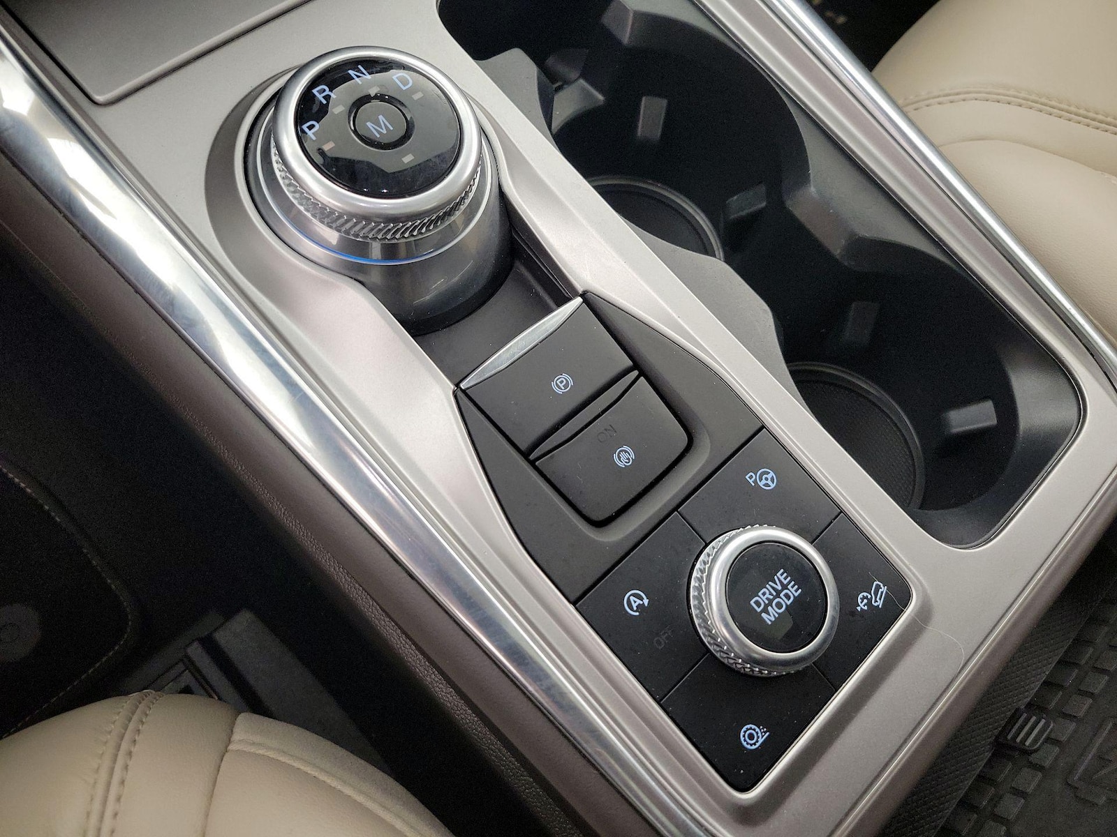 2020 Ford Explorer Platinum - Photo 19