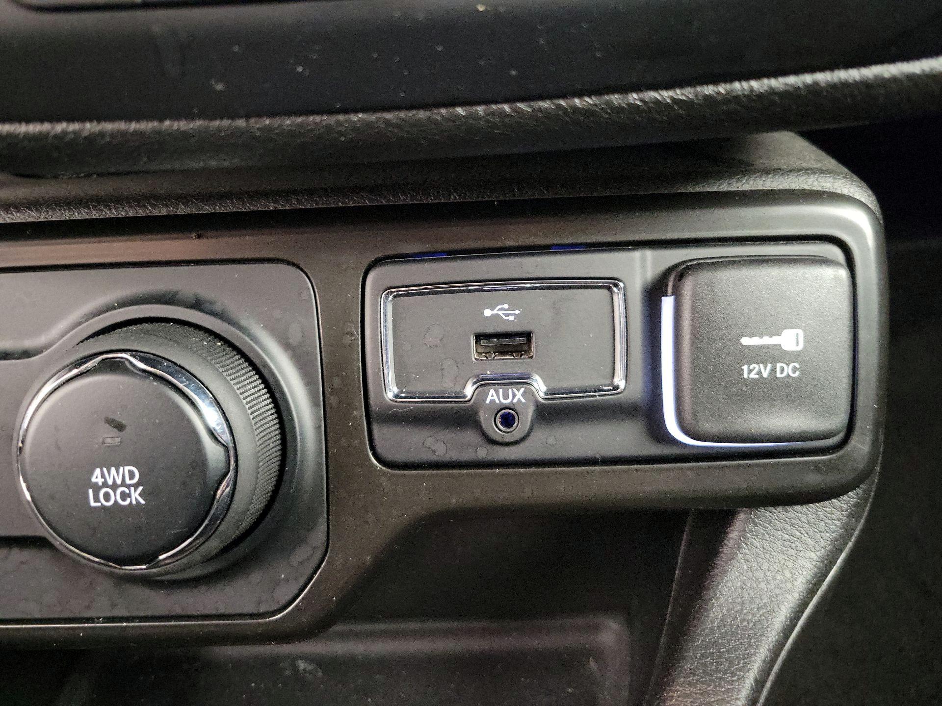 Thumbnail: 2023 Jeep Renegade - 19