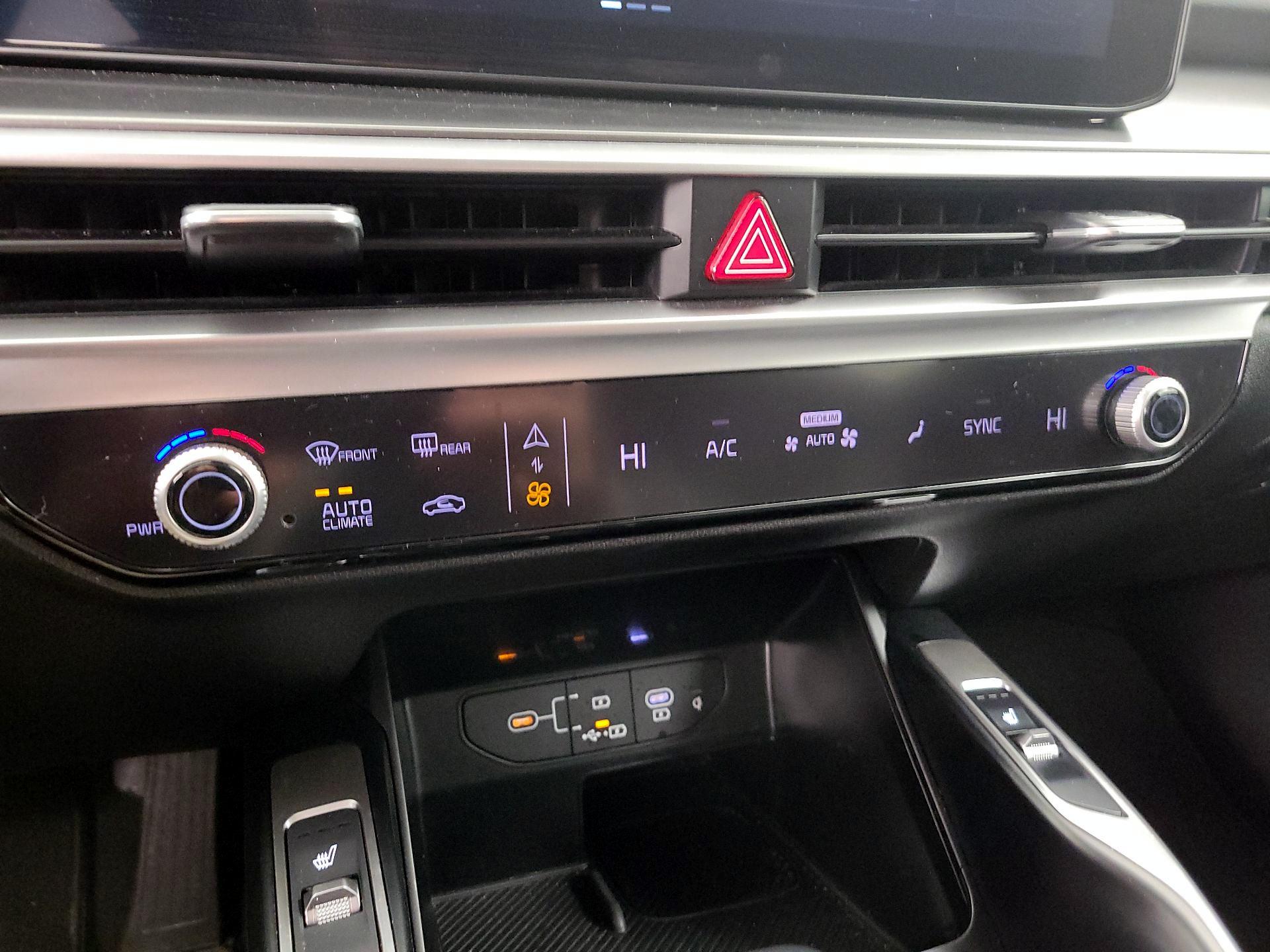 Thumbnail: 2024 Kia Sorento - 17