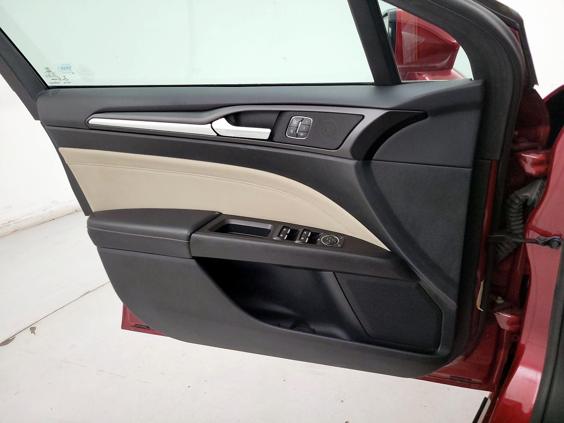 Thumbnail: 2017 Ford Fusion - 12