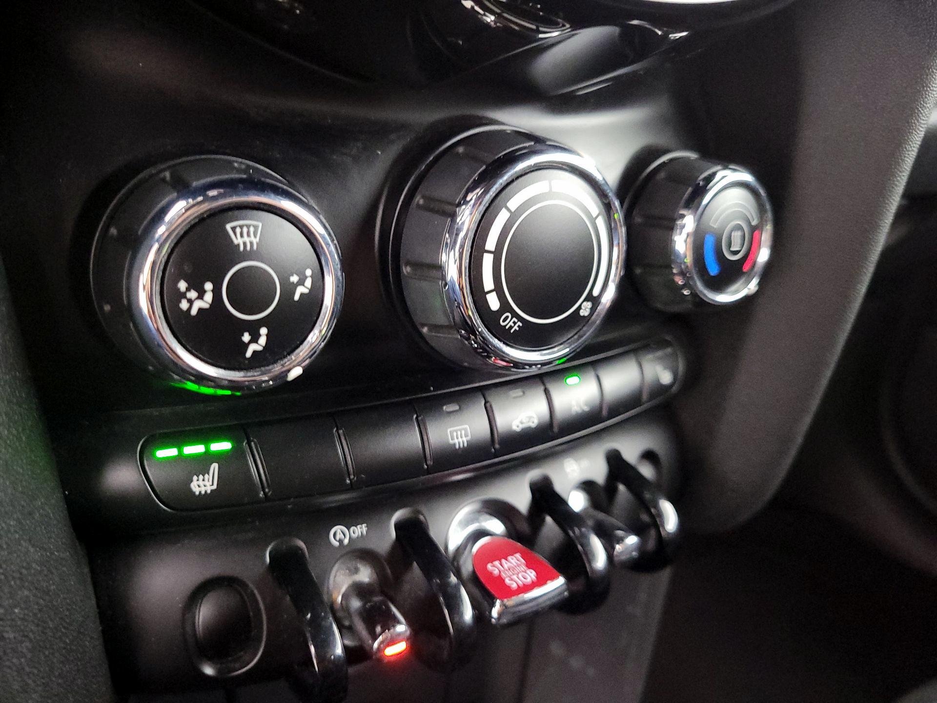 Thumbnail: 2019 MINI Cooper - 16