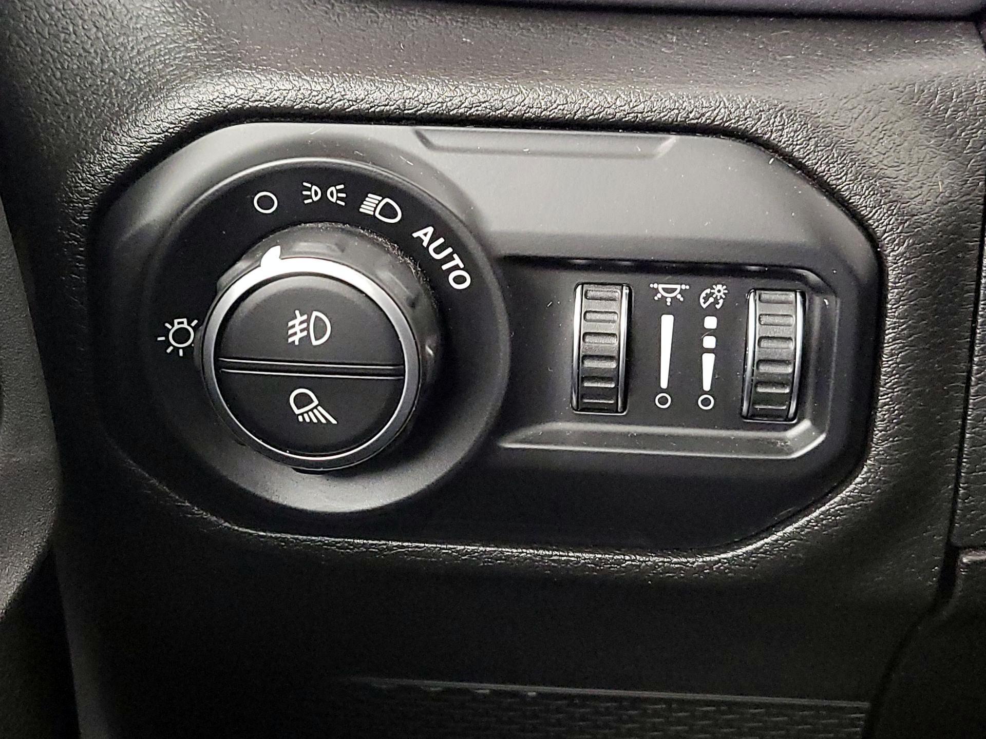 Thumbnail: 2021 Jeep Gladiator - 13