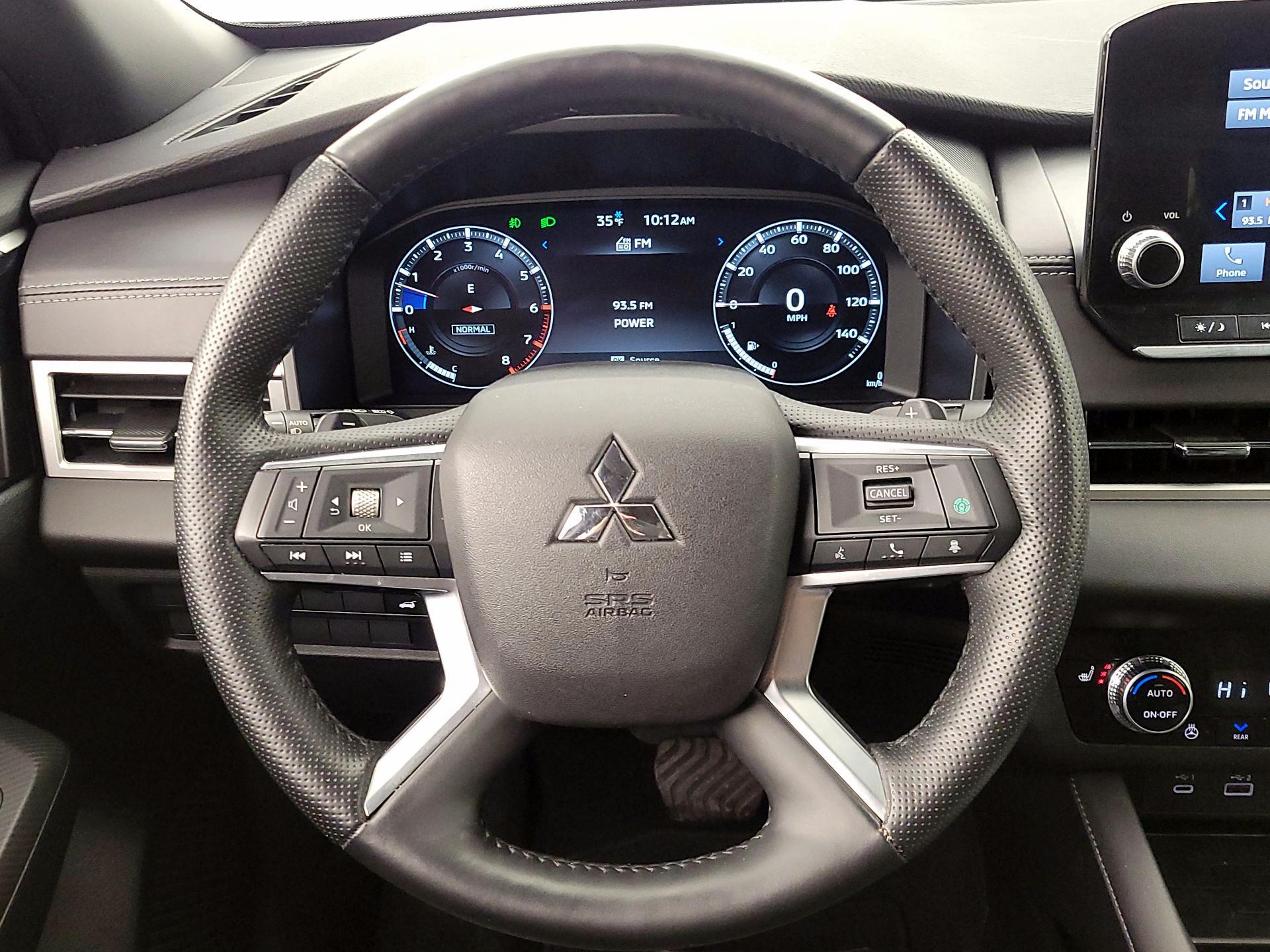 Thumbnail: 2024 Mitsubishi Outlander - 10