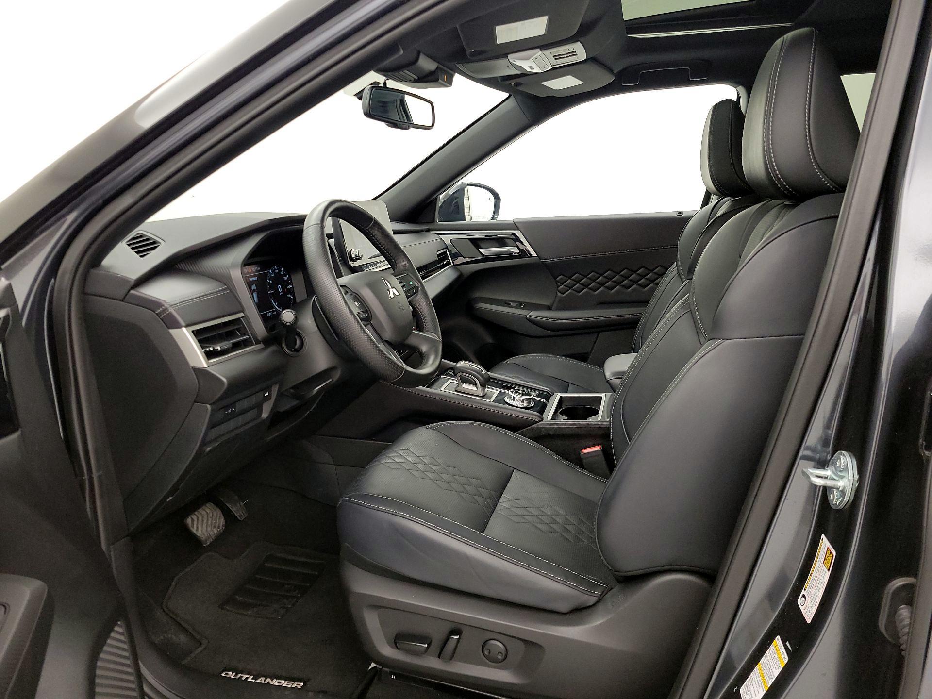 Thumbnail: 2024 Mitsubishi Outlander - 11