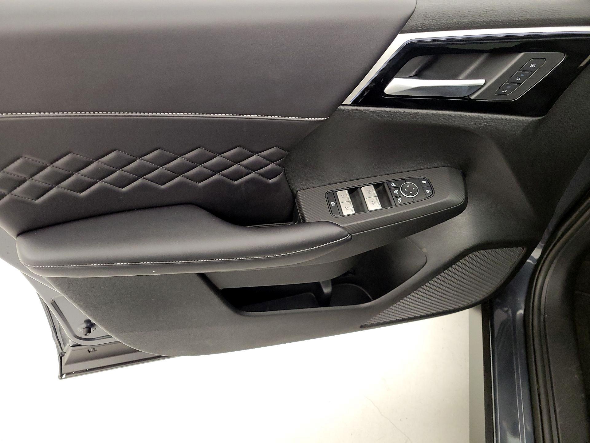 Thumbnail: 2024 Mitsubishi Outlander - 12