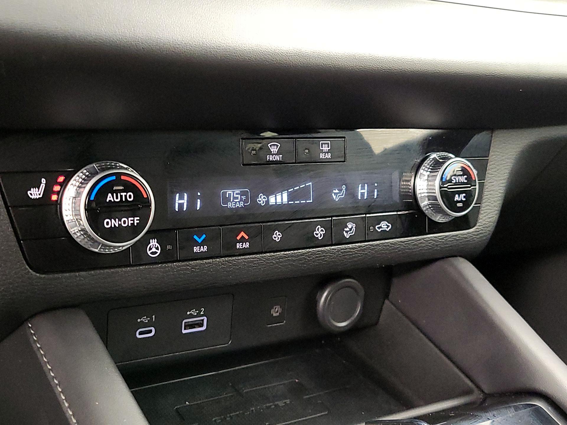 Thumbnail: 2024 Mitsubishi Outlander - 17