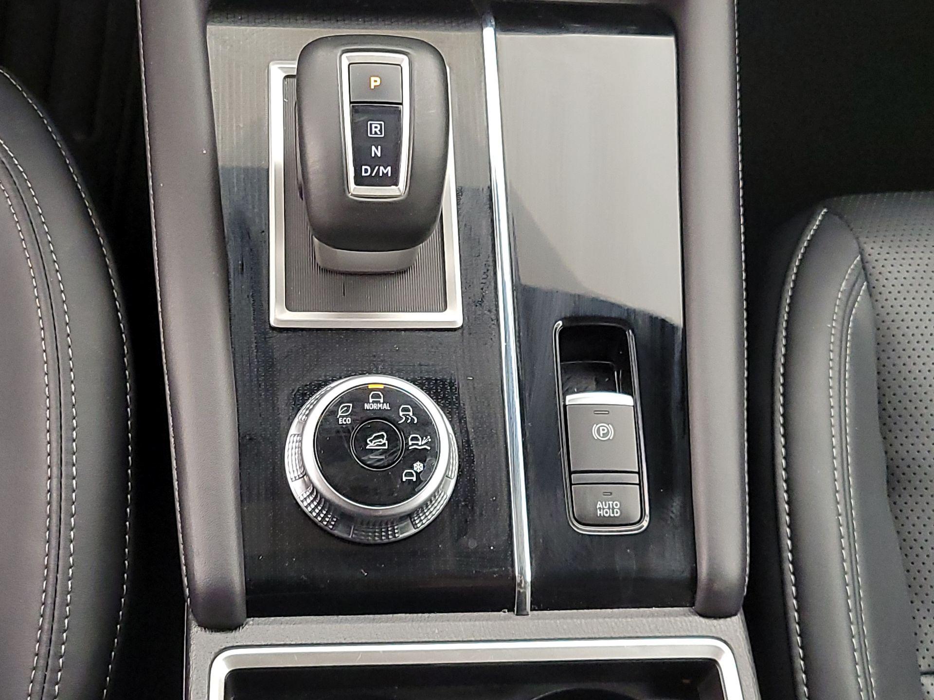 Thumbnail: 2024 Mitsubishi Outlander - 18