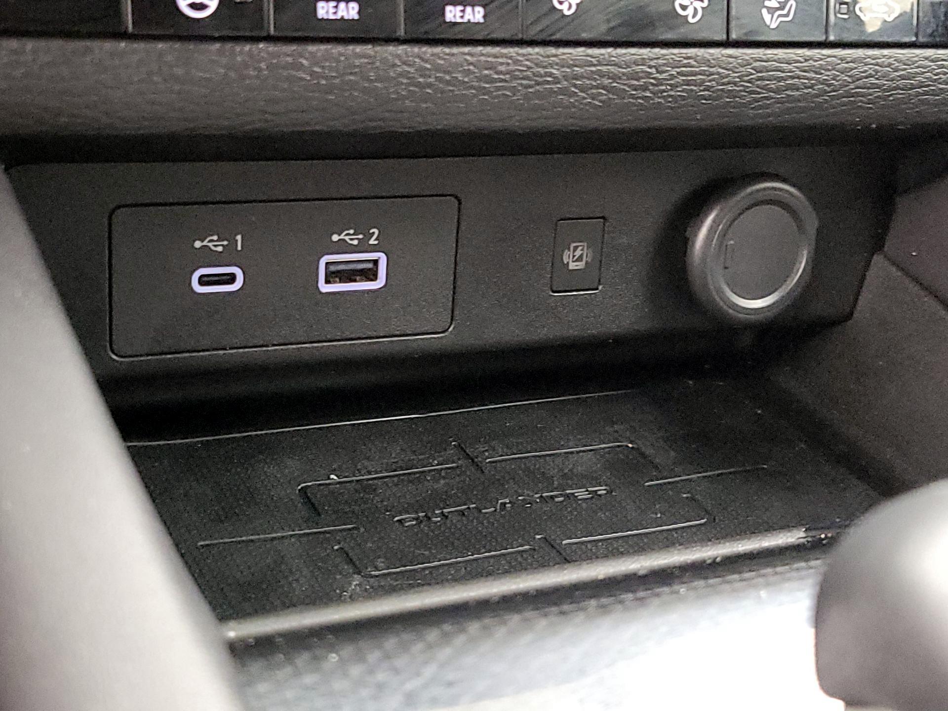 Thumbnail: 2024 Mitsubishi Outlander - 19