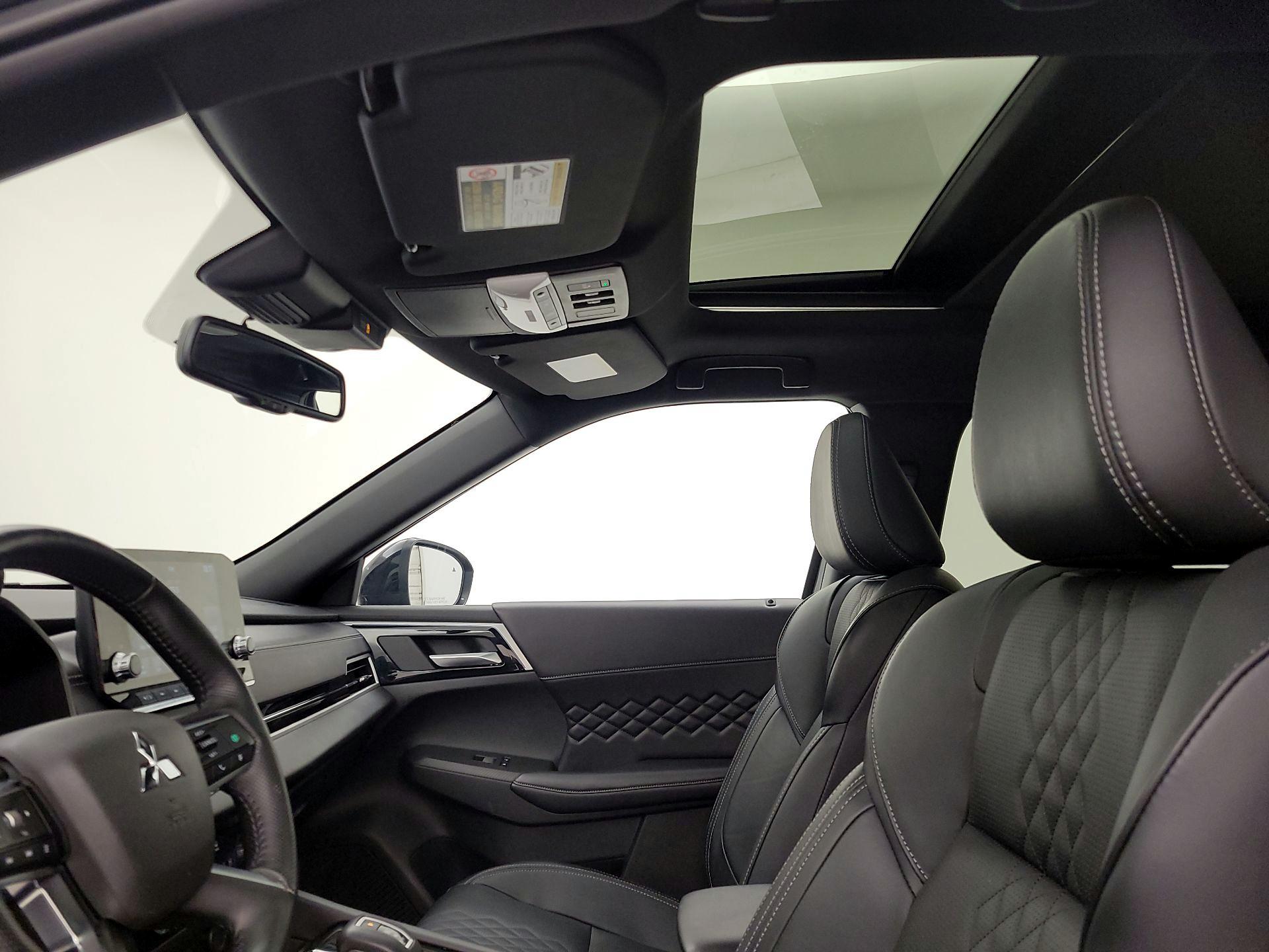 Thumbnail: 2024 Mitsubishi Outlander - 20