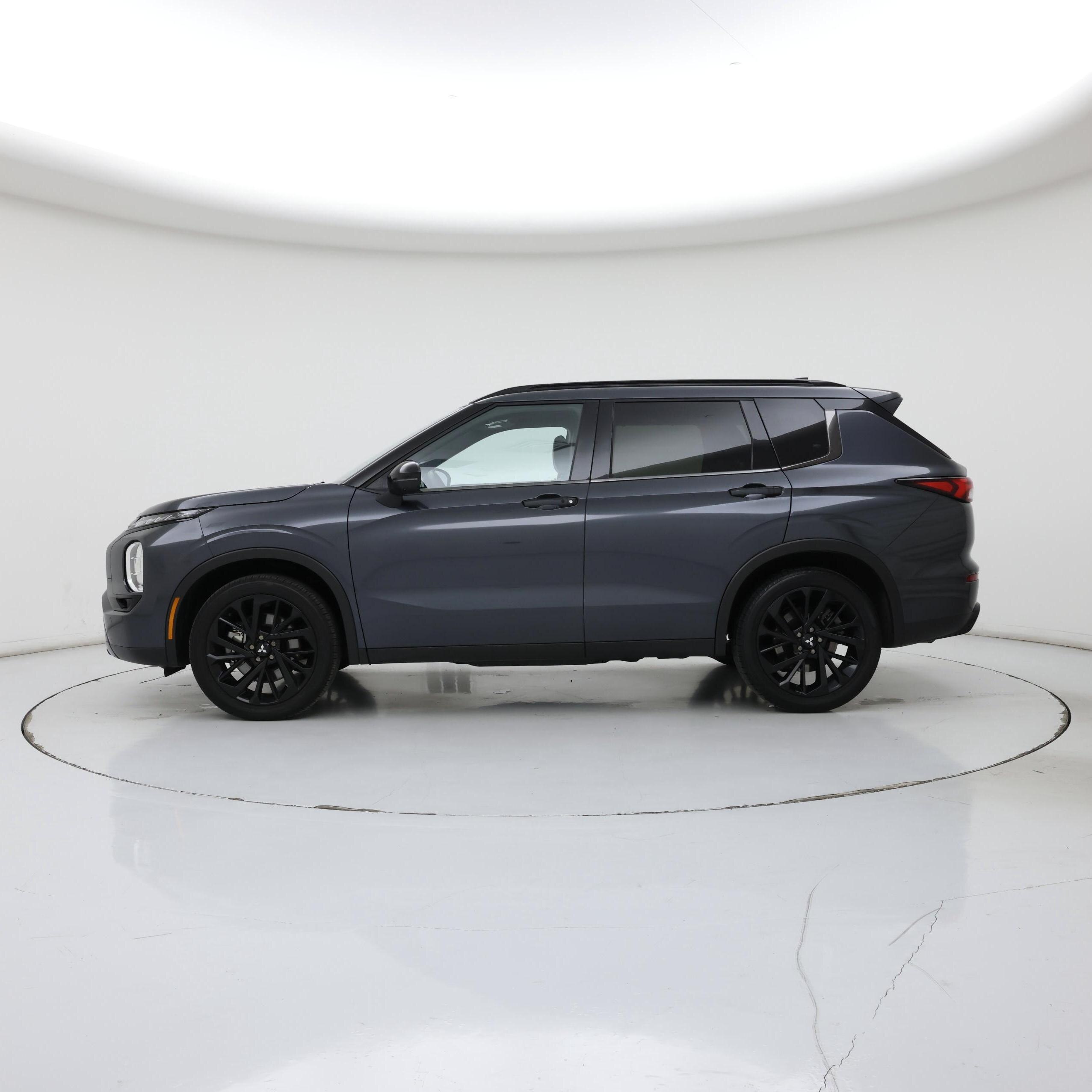 Thumbnail: 2024 Mitsubishi Outlander - 3