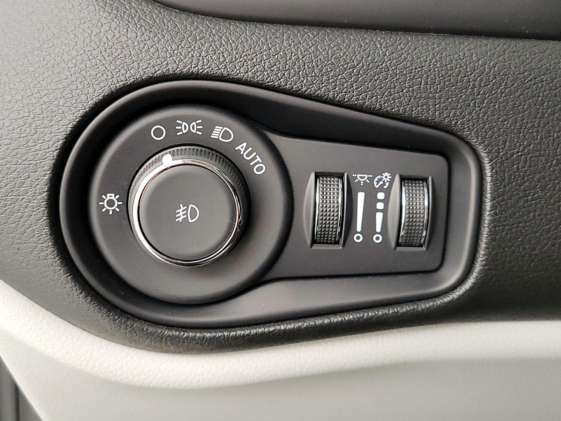 Thumbnail: 2022 Jeep Renegade - 13