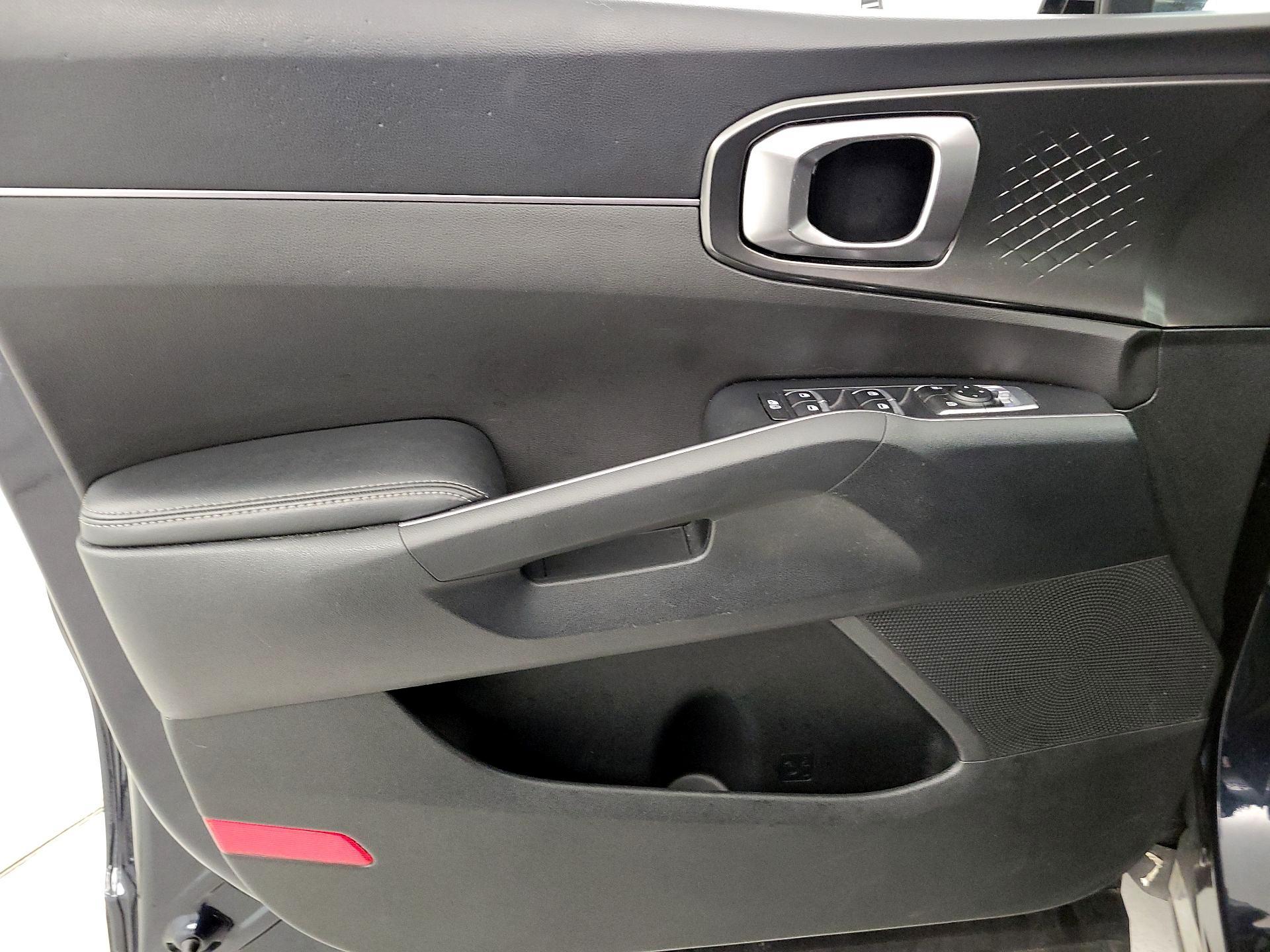 Thumbnail: 2023 Kia Sorento - 12