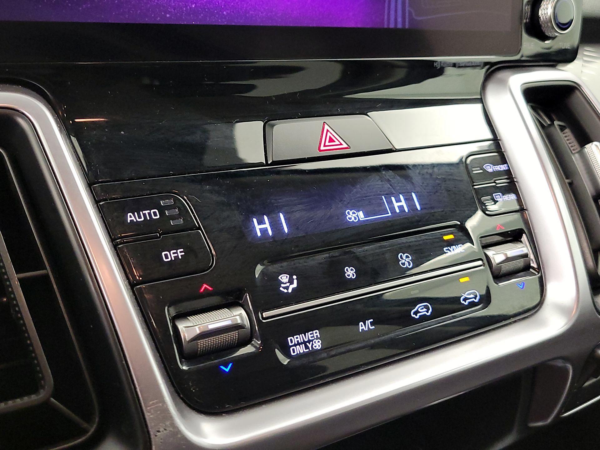 Thumbnail: 2023 Kia Sorento - 17