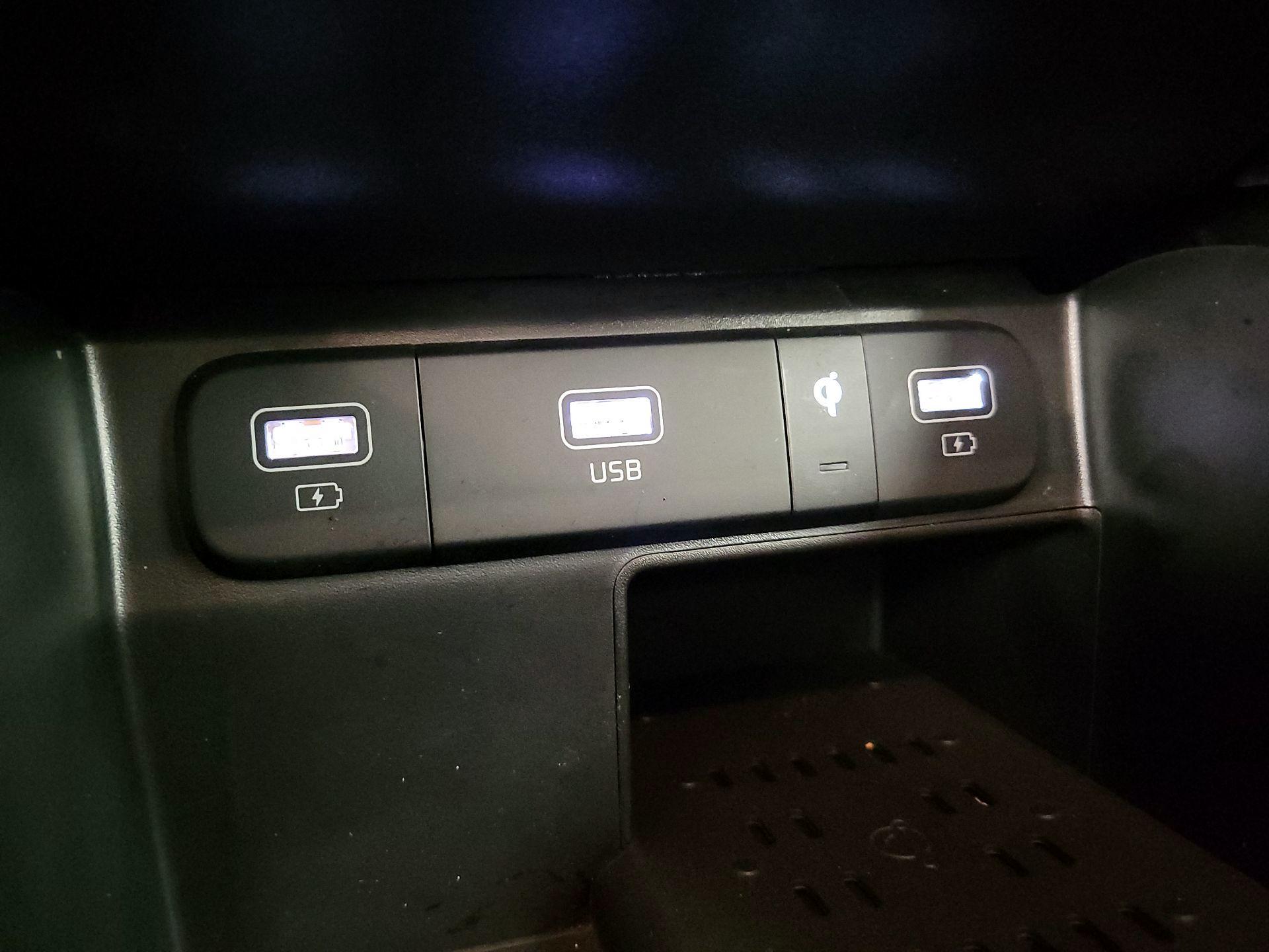 Thumbnail: 2023 Kia Sorento - 19