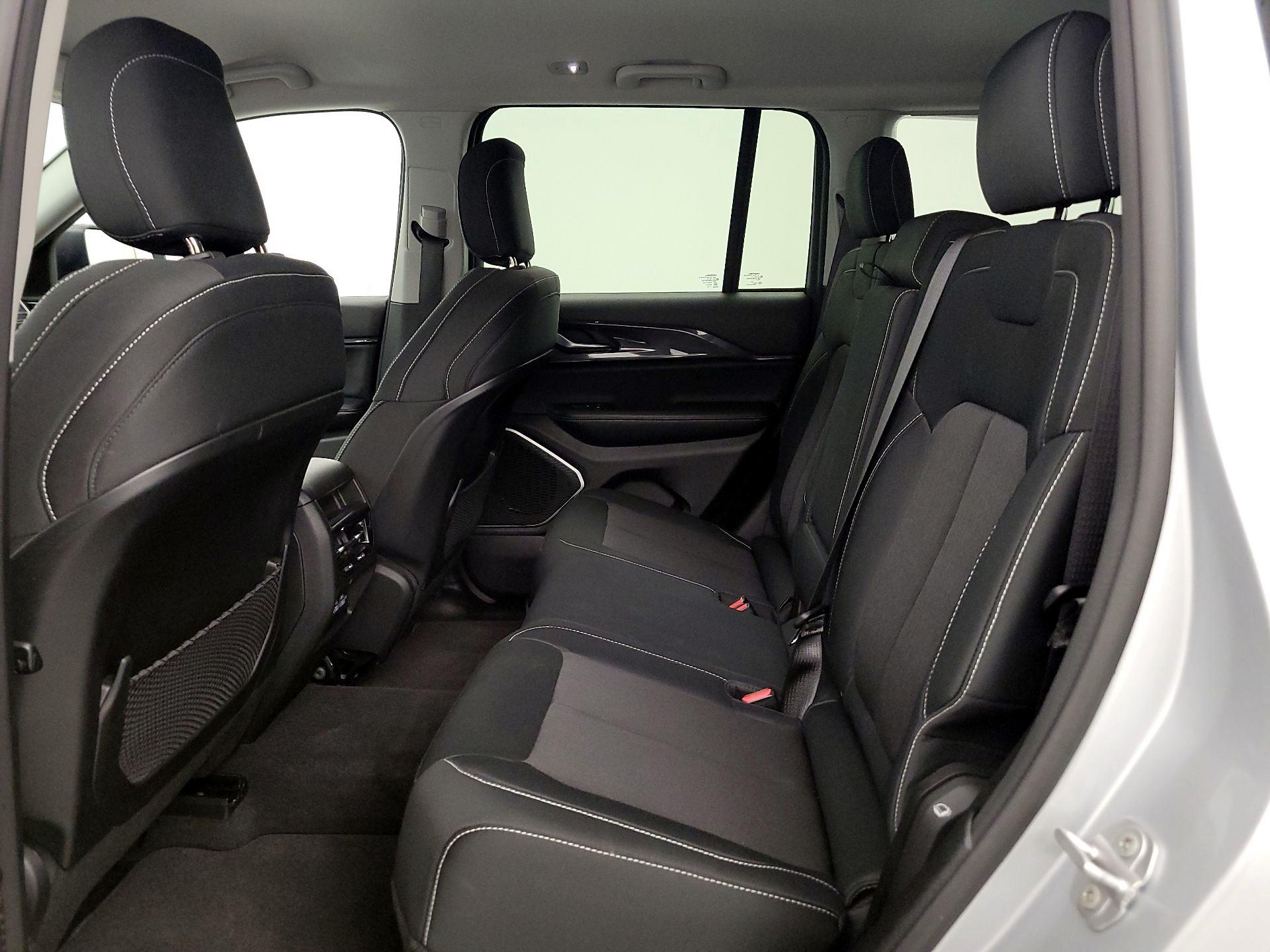 Thumbnail: 2022 Jeep Grand Cherokee - 19