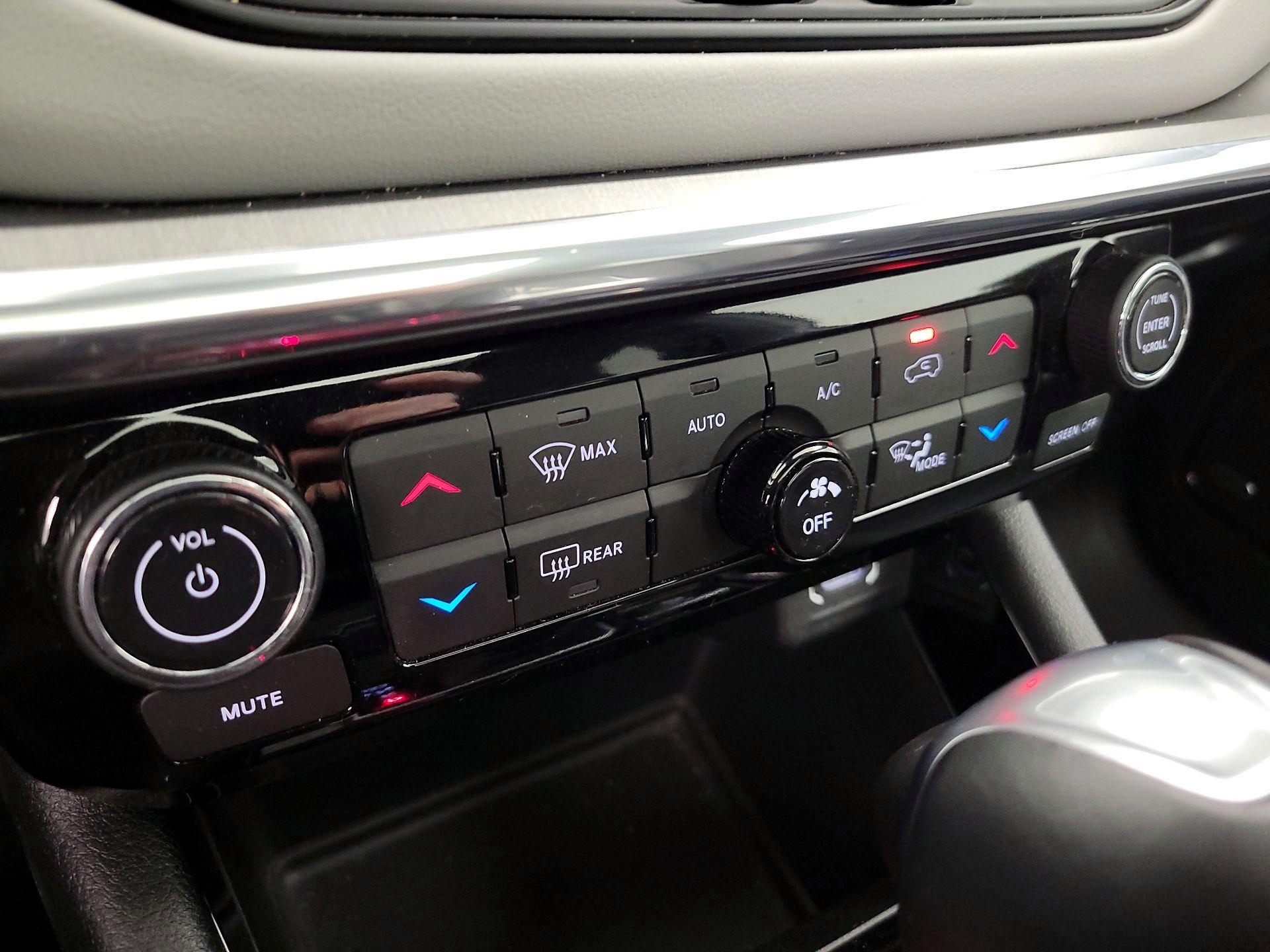 Thumbnail: 2023 Jeep Compass - 16