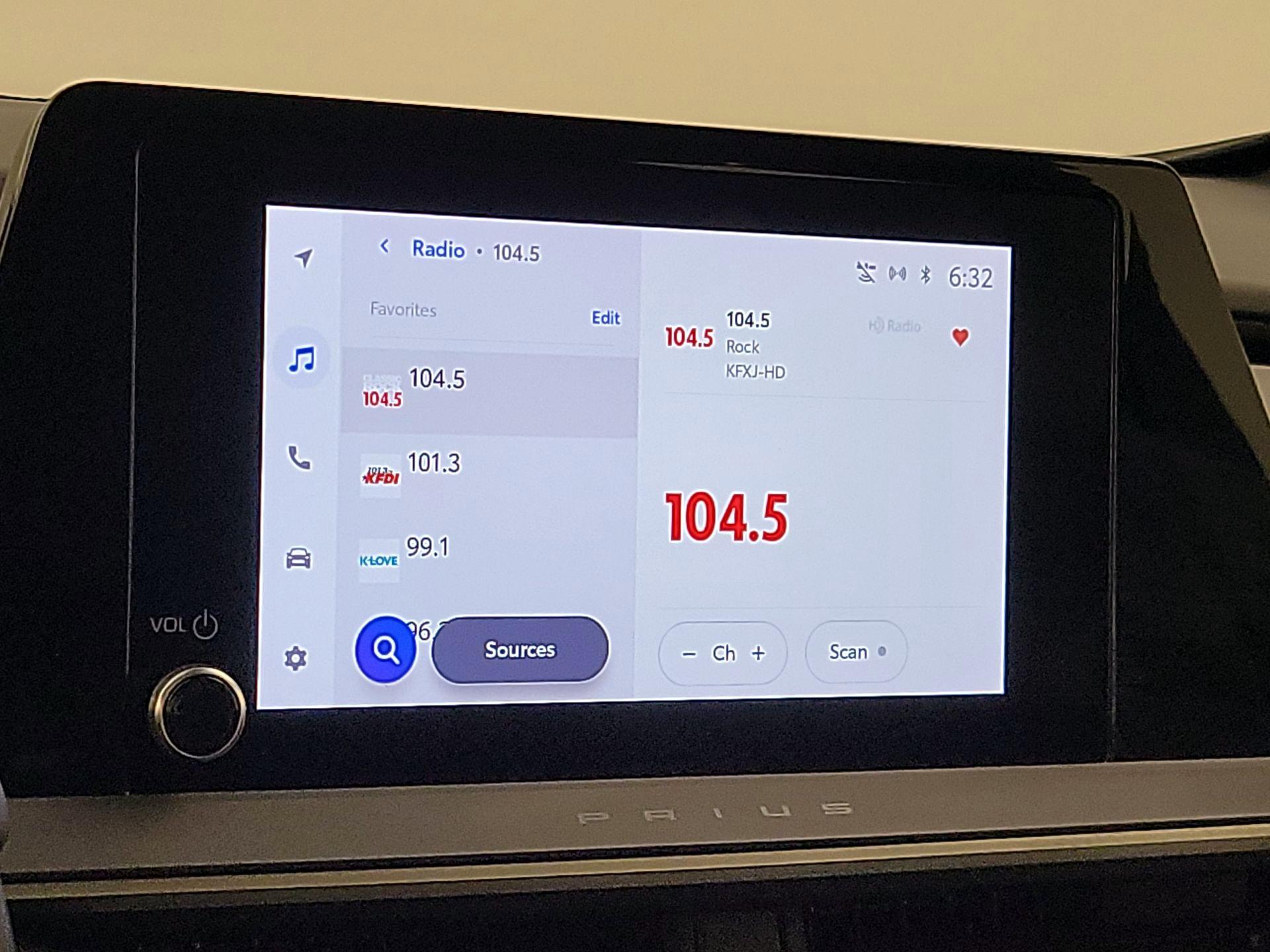 Thumbnail: 2024 Toyota Prius - 15
