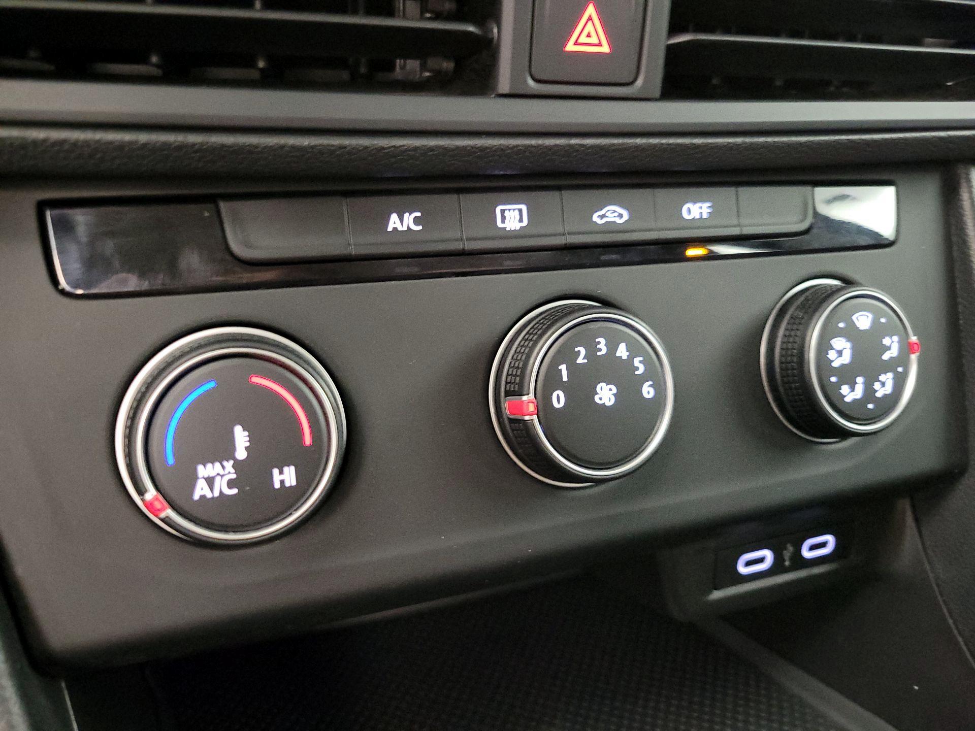 Thumbnail: 2023 Volkswagen Jetta - 16