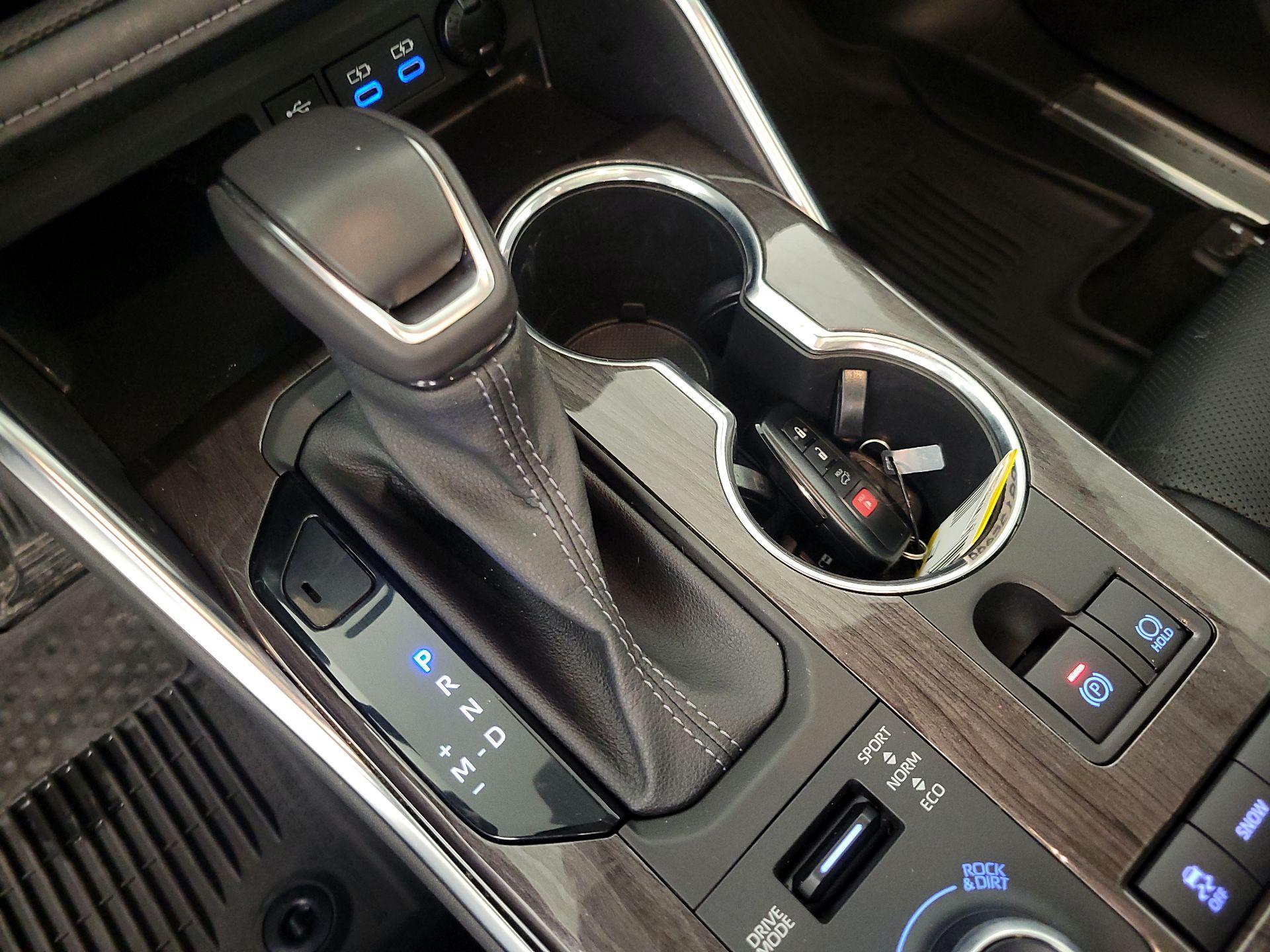 Thumbnail: 2022 Toyota Highlander - 18