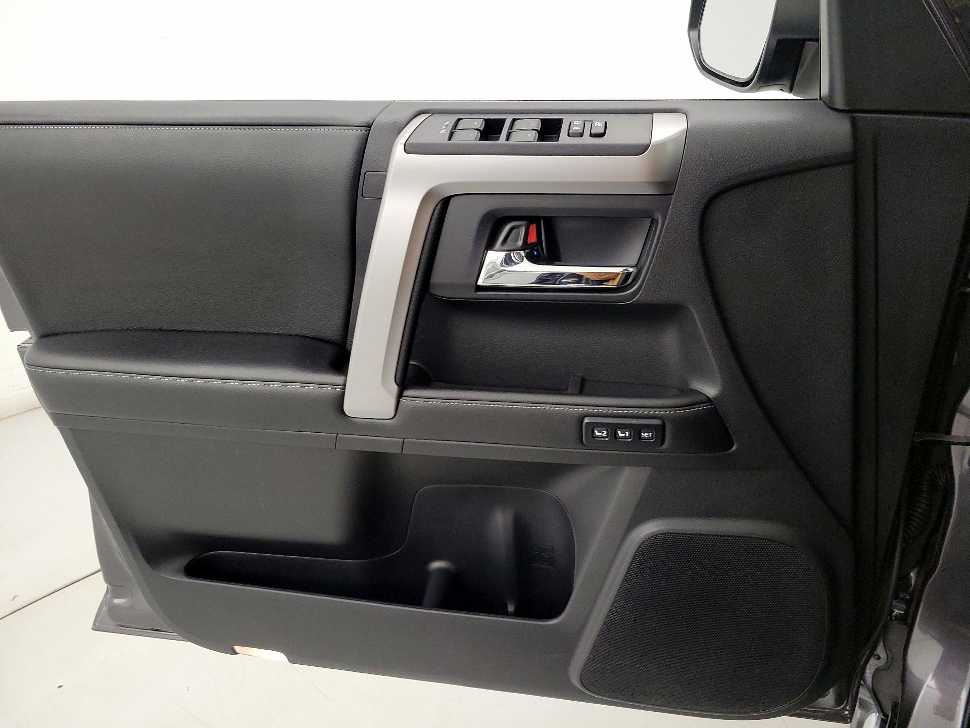 Thumbnail: 2014 Toyota 4Runner - 12