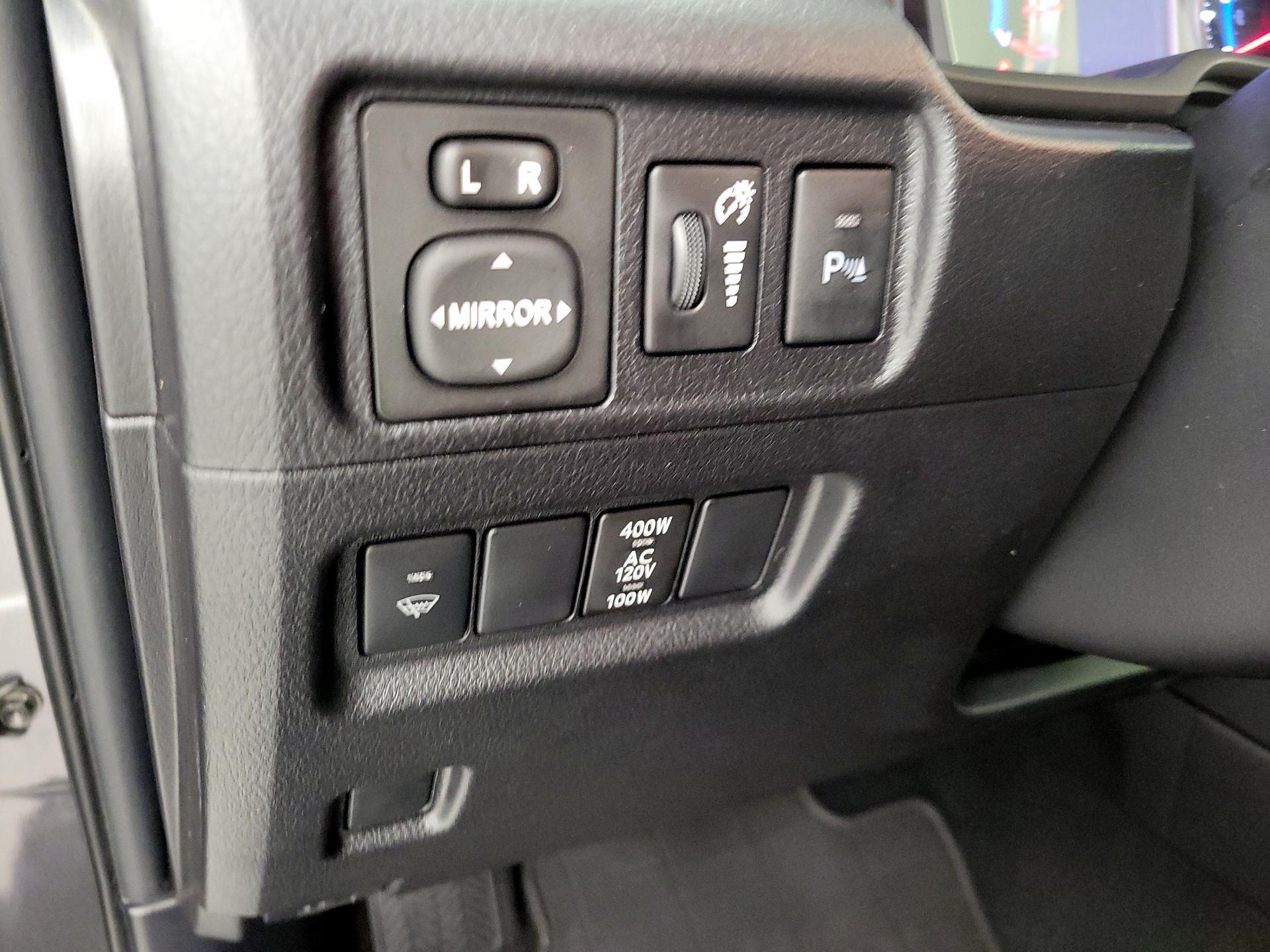 Thumbnail: 2014 Toyota 4Runner - 13