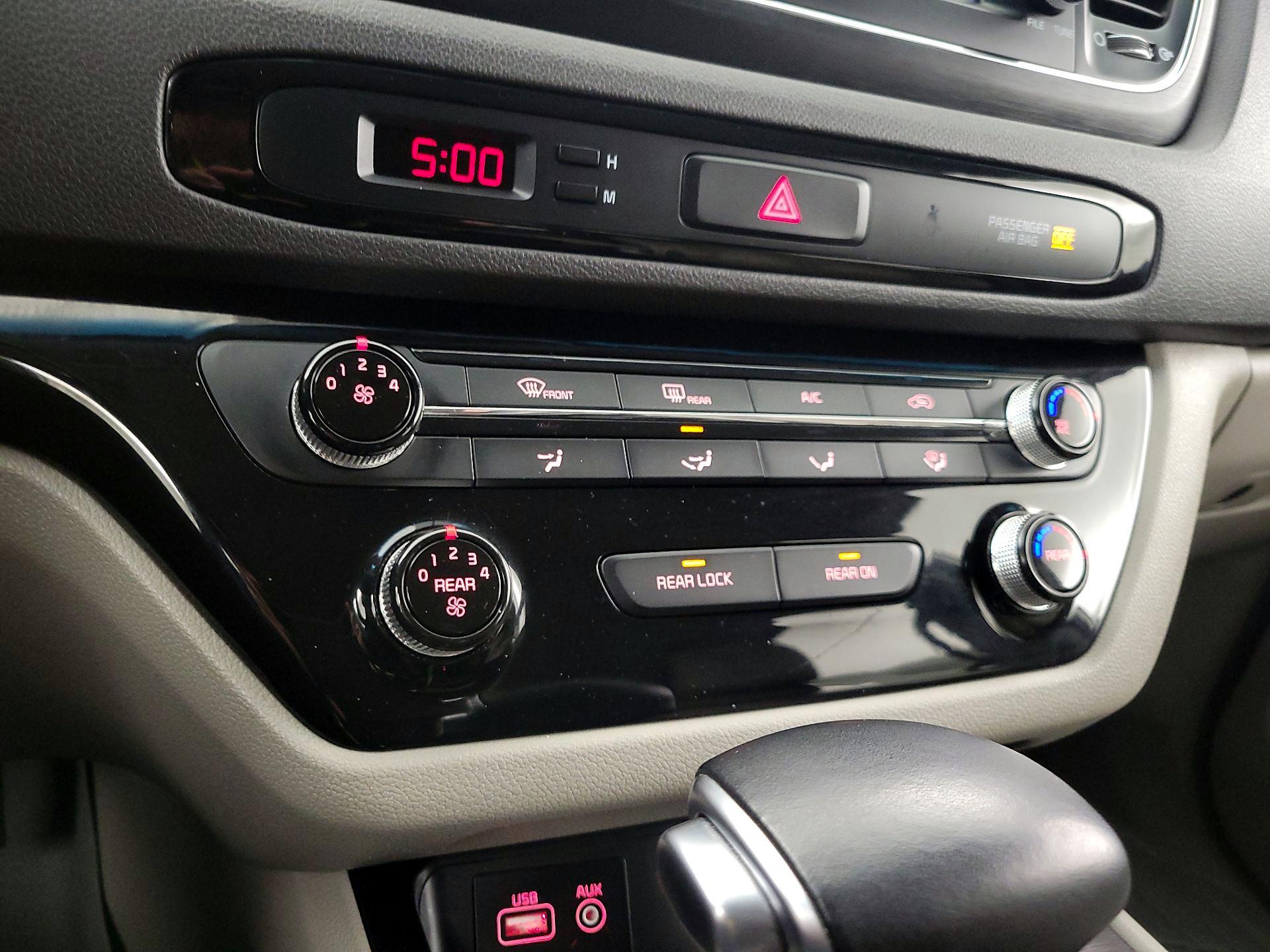 Thumbnail: 2018 Kia Sedona - 16