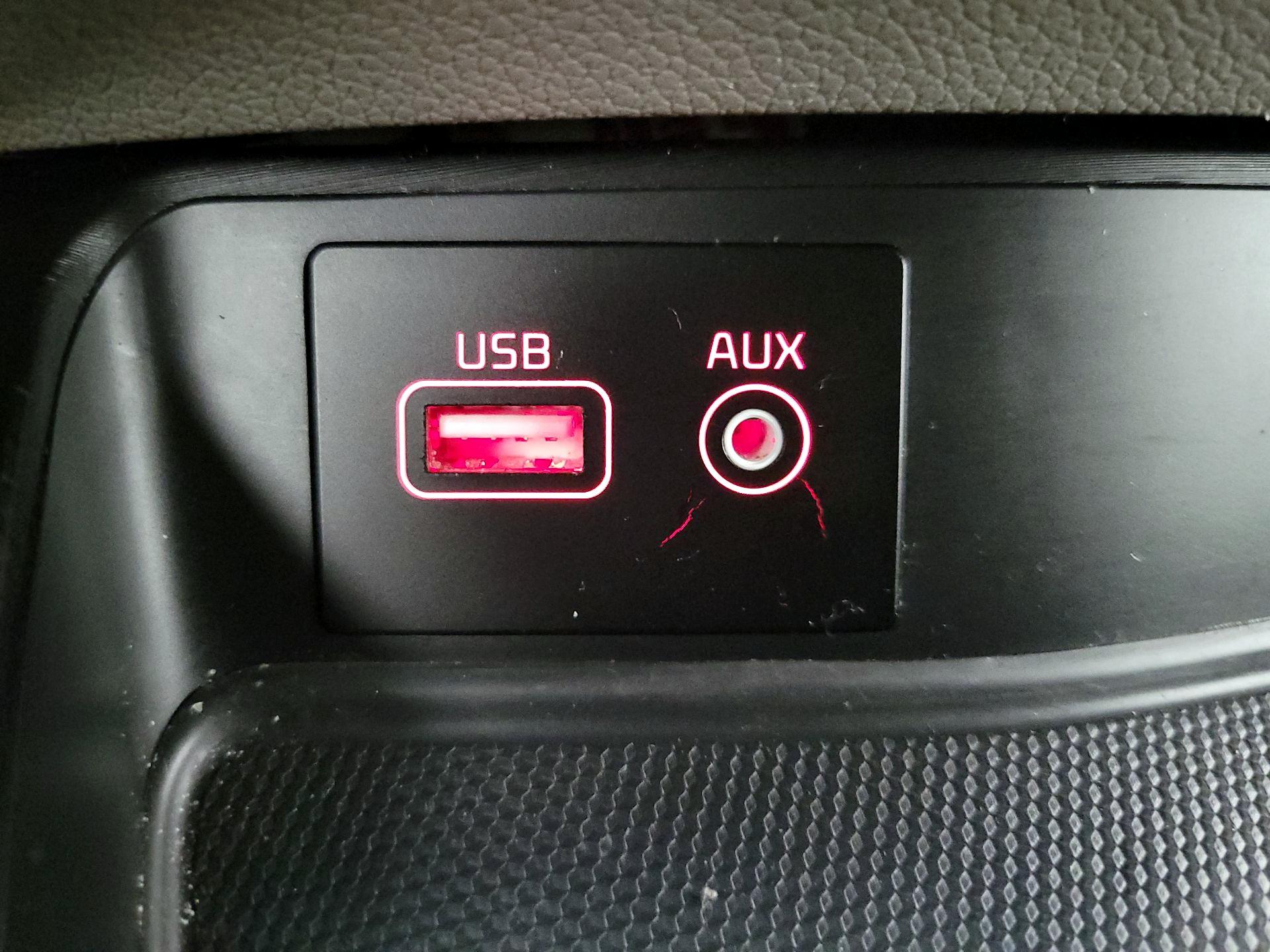 Thumbnail: 2018 Kia Sedona - 18