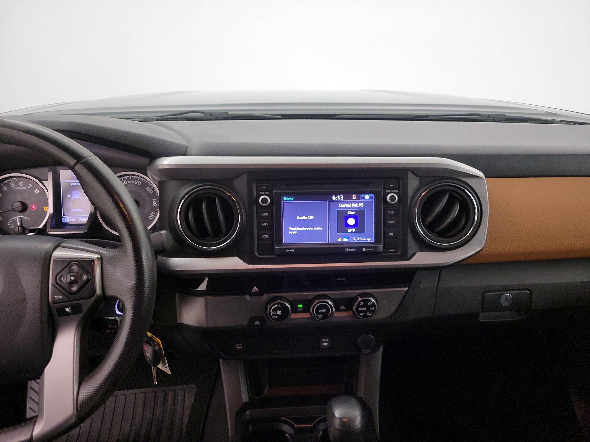 Thumbnail: 2017 Toyota Tacoma - 9