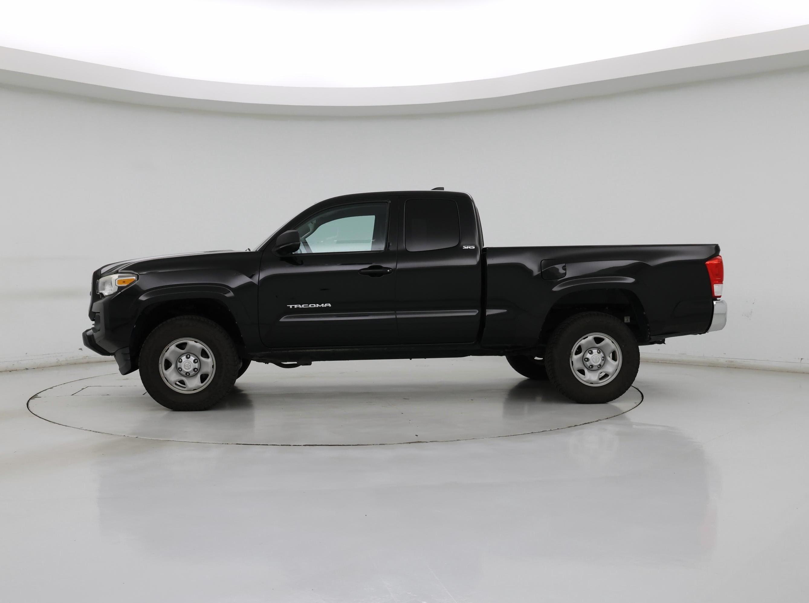 Thumbnail: 2017 Toyota Tacoma - 3