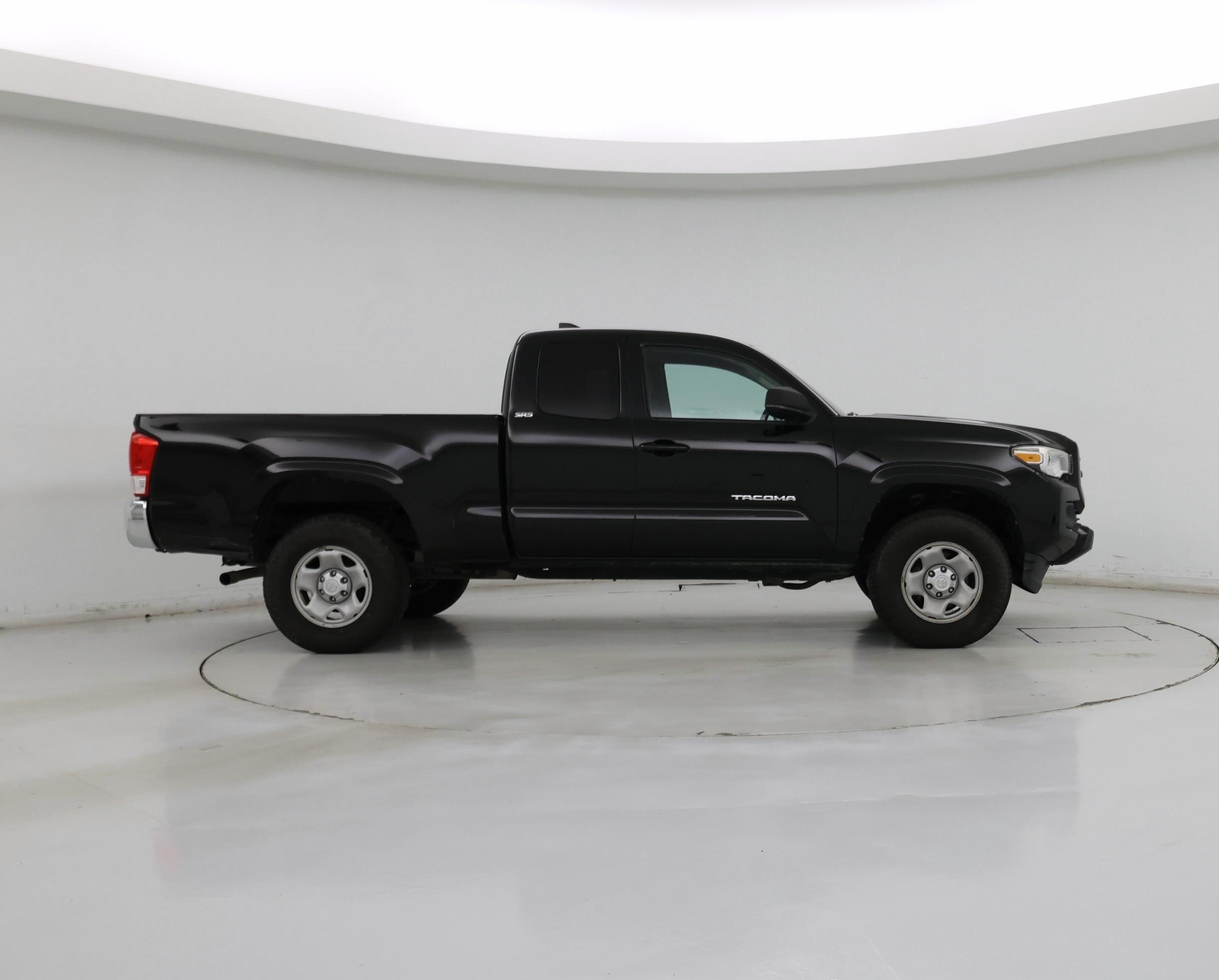 Thumbnail: 2017 Toyota Tacoma - 7