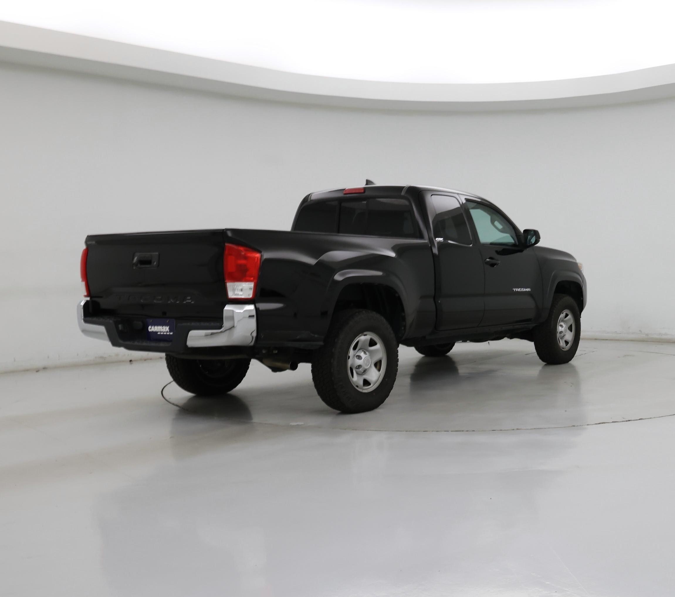 Thumbnail: 2017 Toyota Tacoma - 8