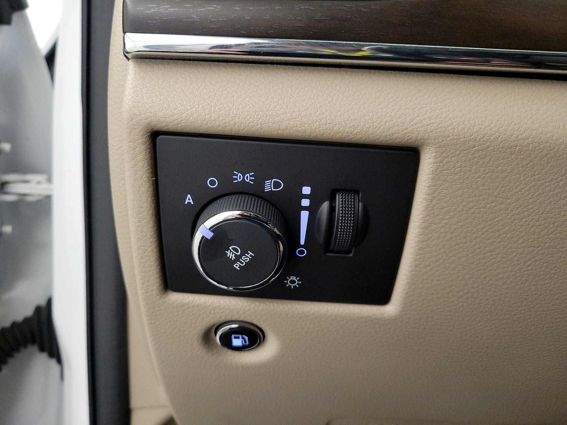 Thumbnail: 2016 Jeep Grand Cherokee - 13