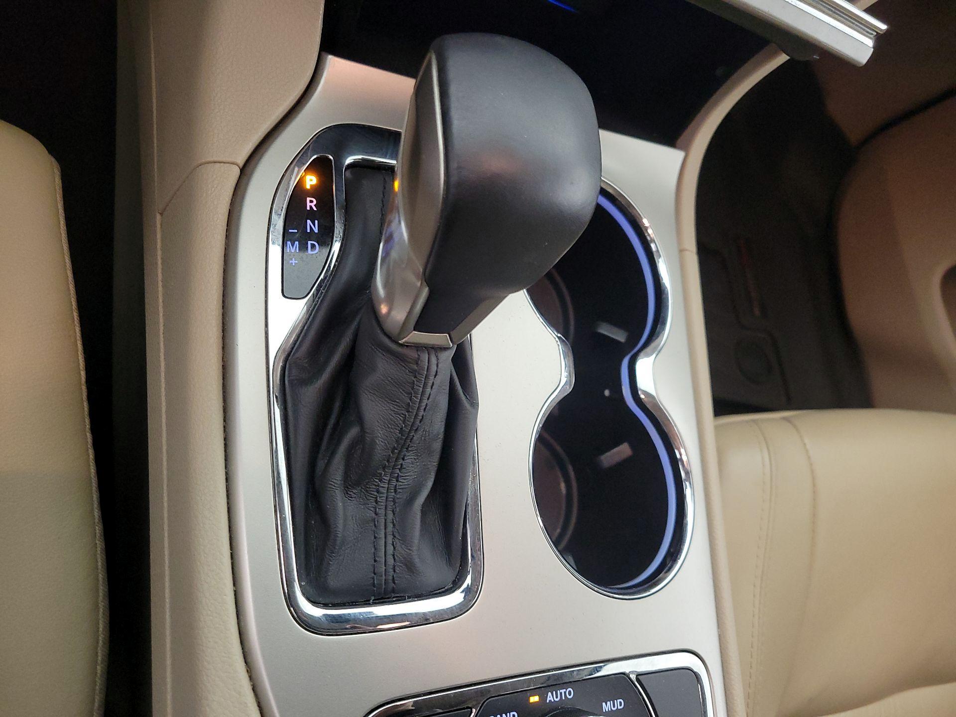 Thumbnail: 2016 Jeep Grand Cherokee - 17