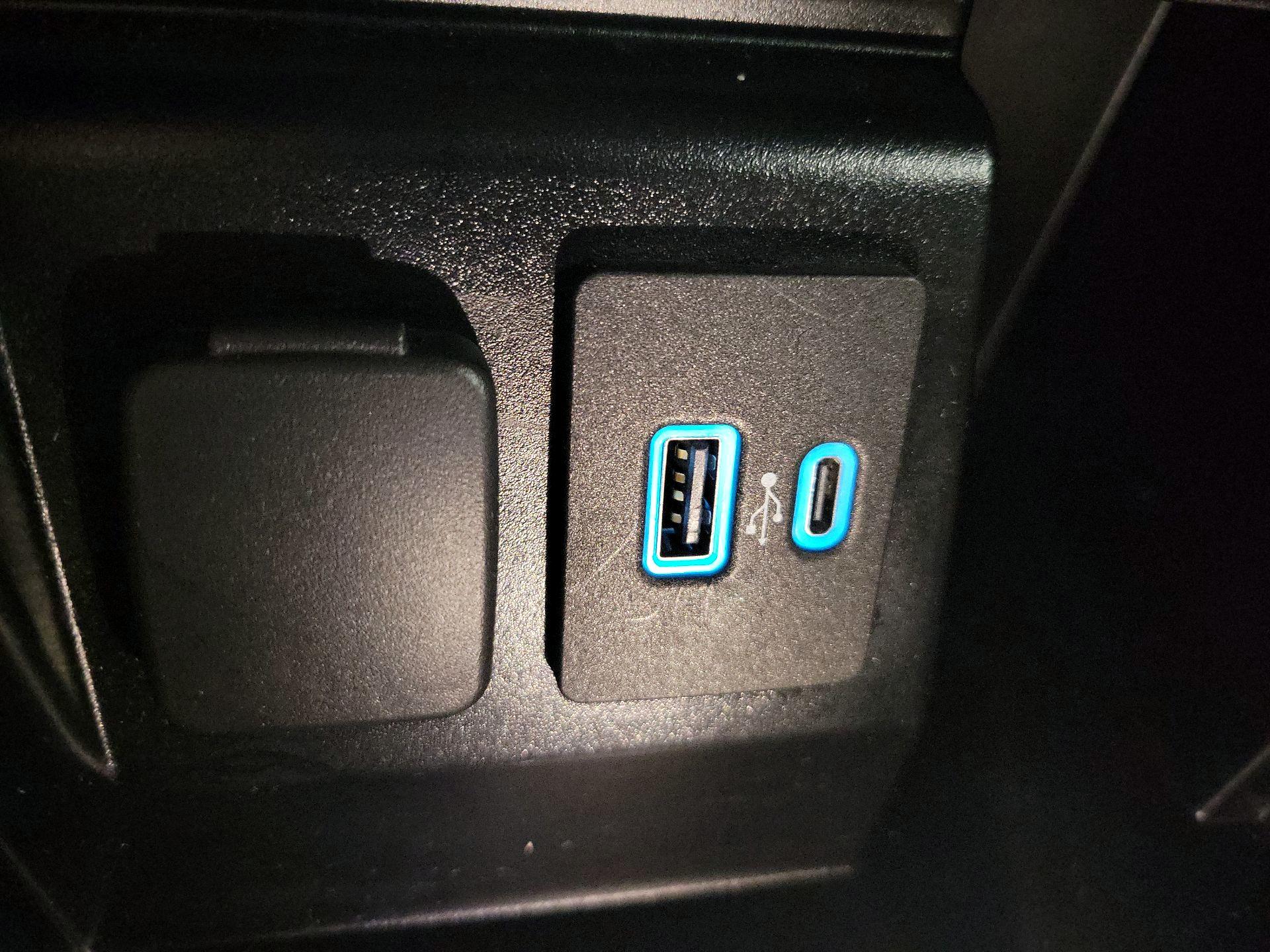 Thumbnail: 2021 Ford Explorer - 19