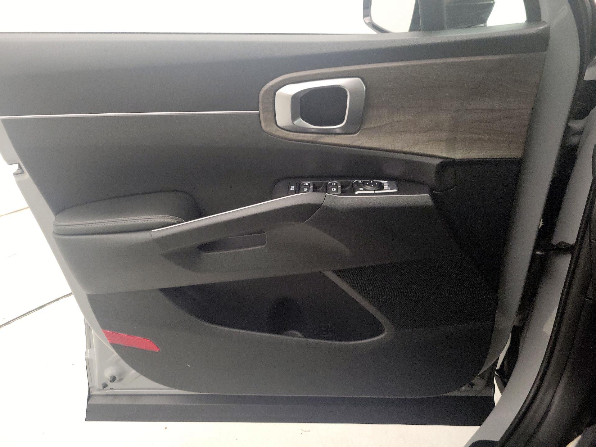 Thumbnail: 2022 Kia Sorento - 12