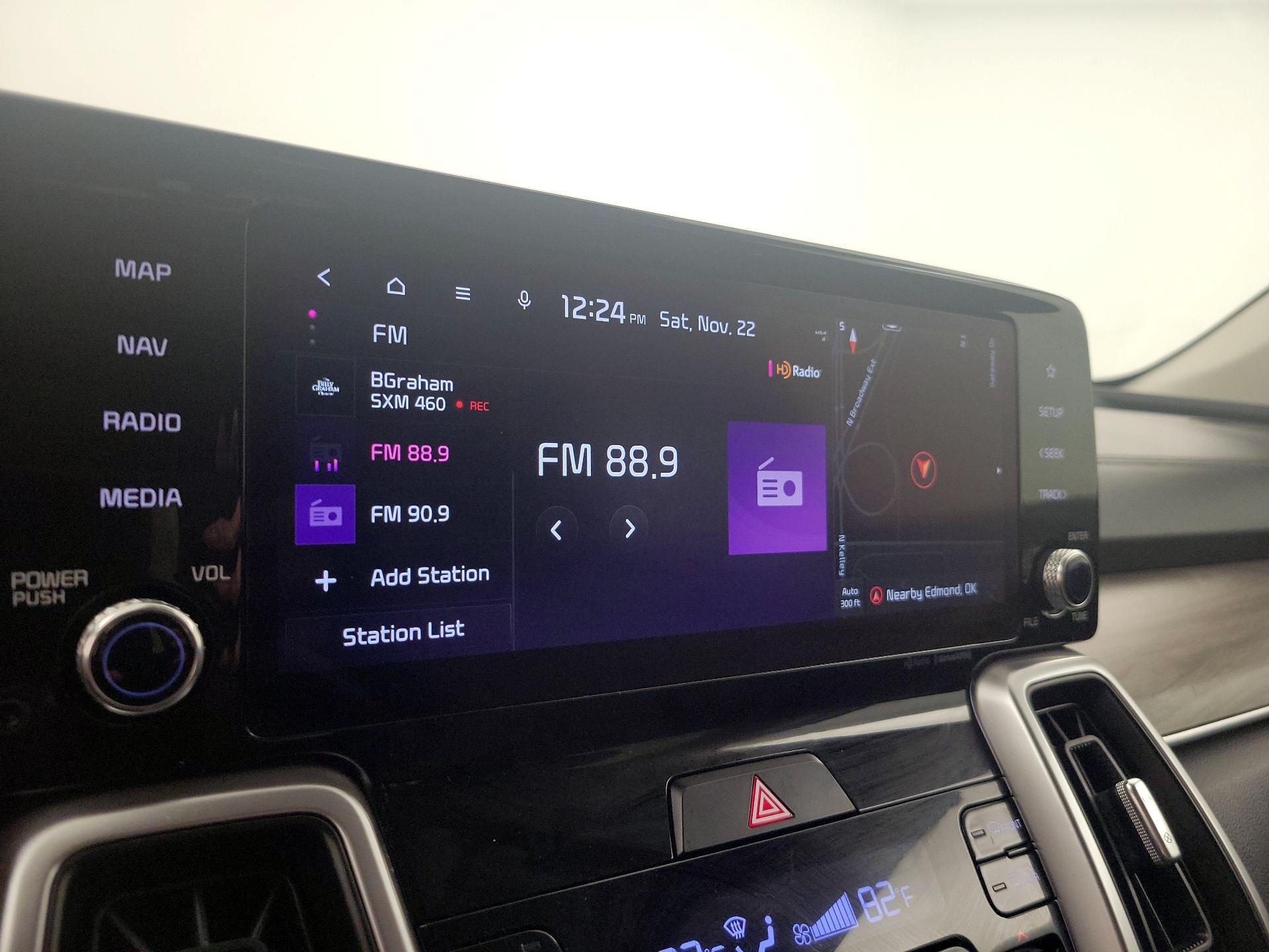 Thumbnail: 2022 Kia Sorento - 16