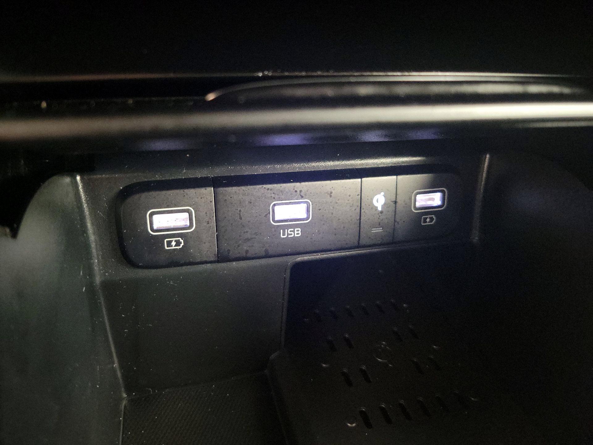 Thumbnail: 2022 Kia Sorento - 19