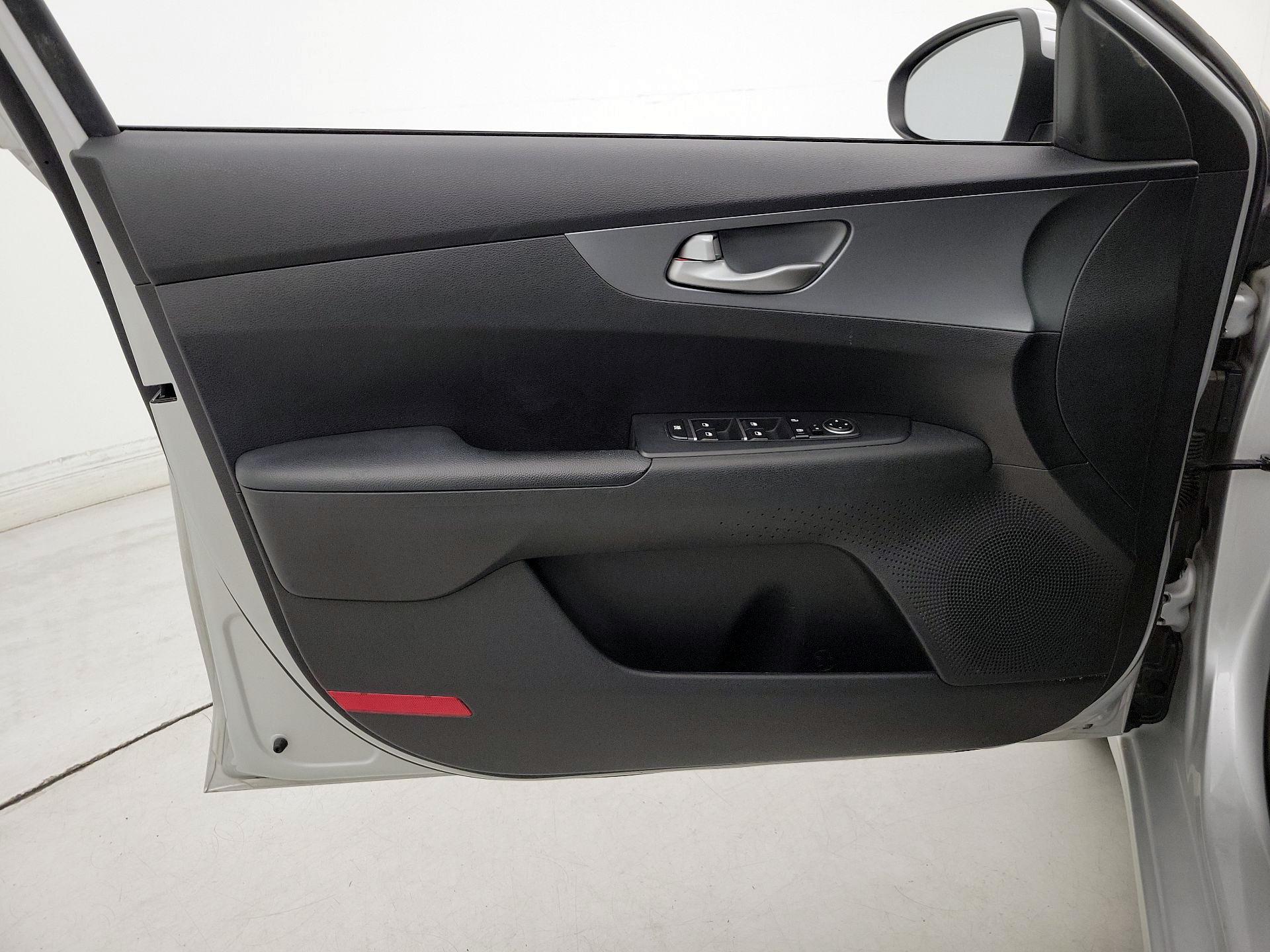 Thumbnail: 2021 Kia Forte - 12