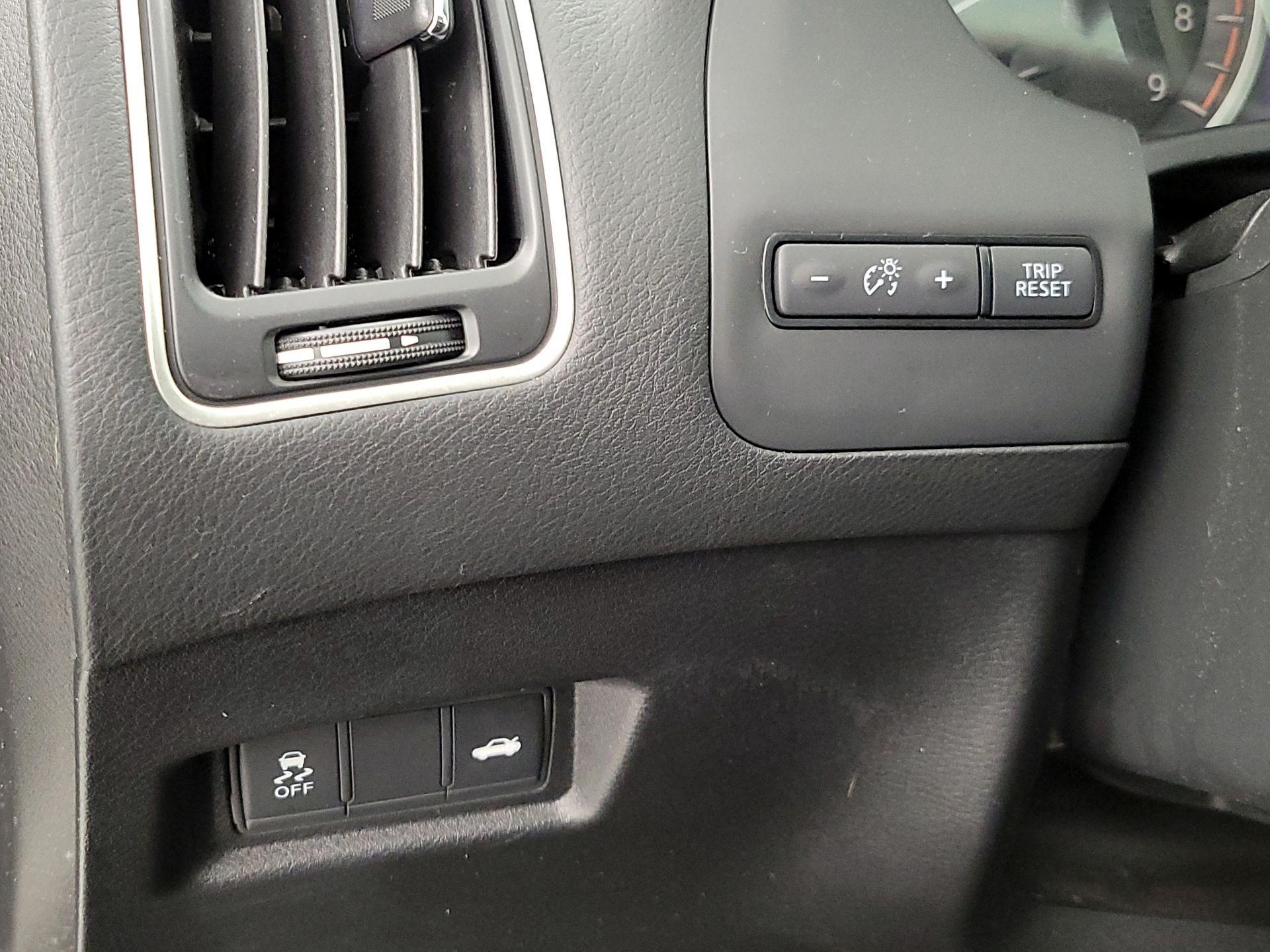 Thumbnail: 2019 INFINITI Q50 - 13