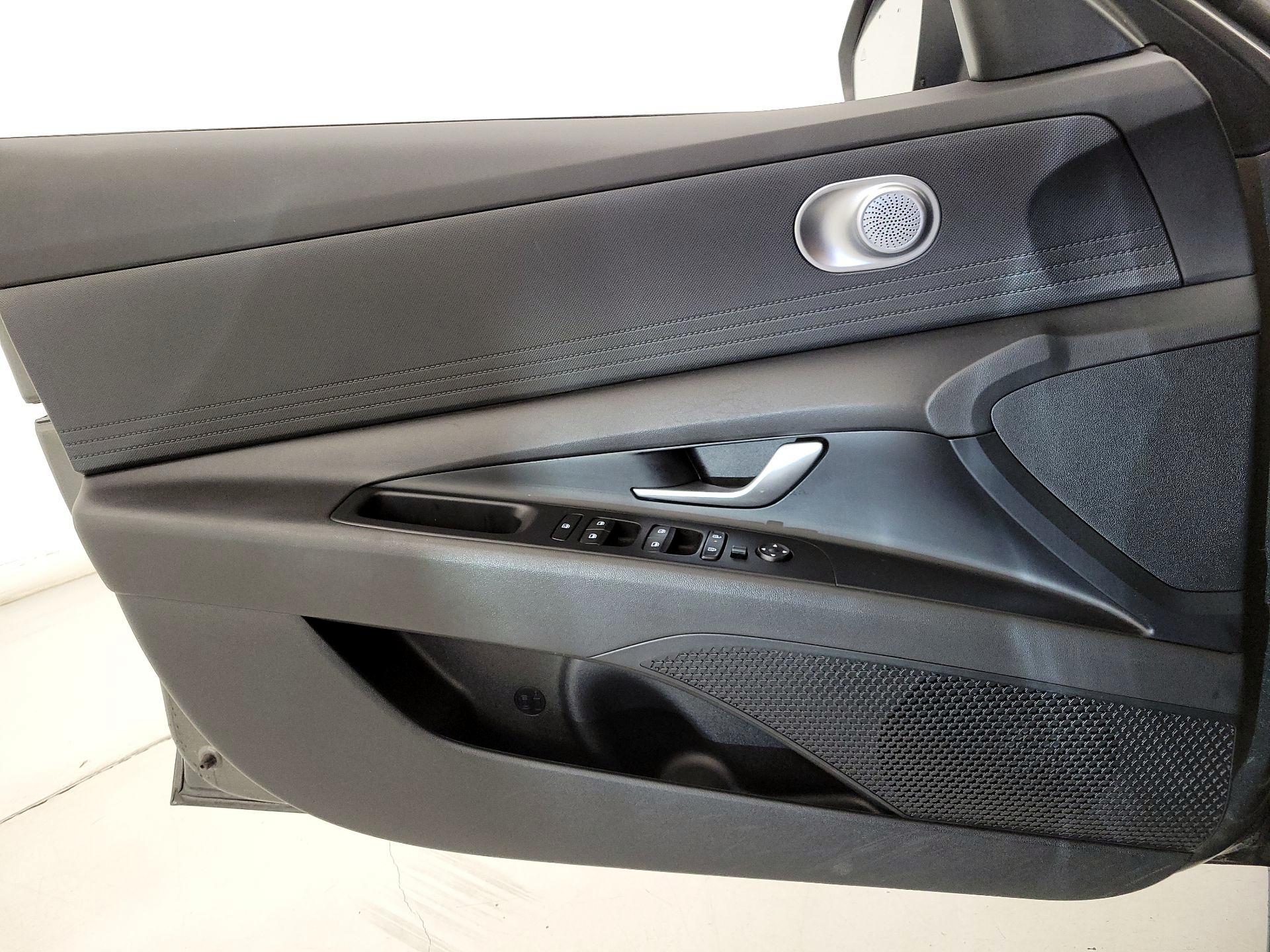 Thumbnail: 2024 Hyundai Elantra - 12