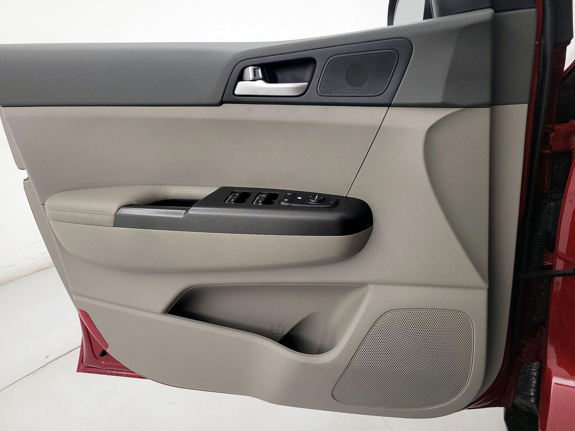 Thumbnail: 2017 Kia Sportage - 12