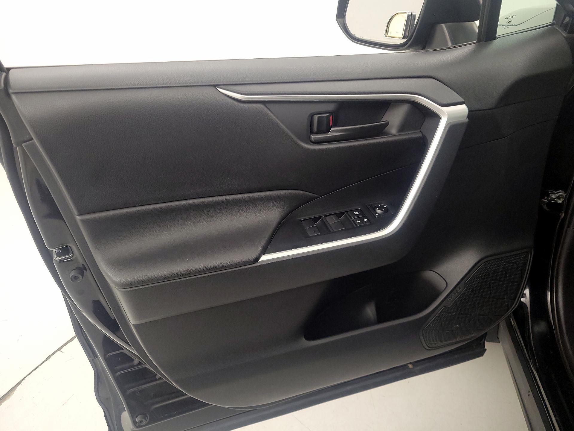 Thumbnail: 2021 Toyota RAV4 - 12