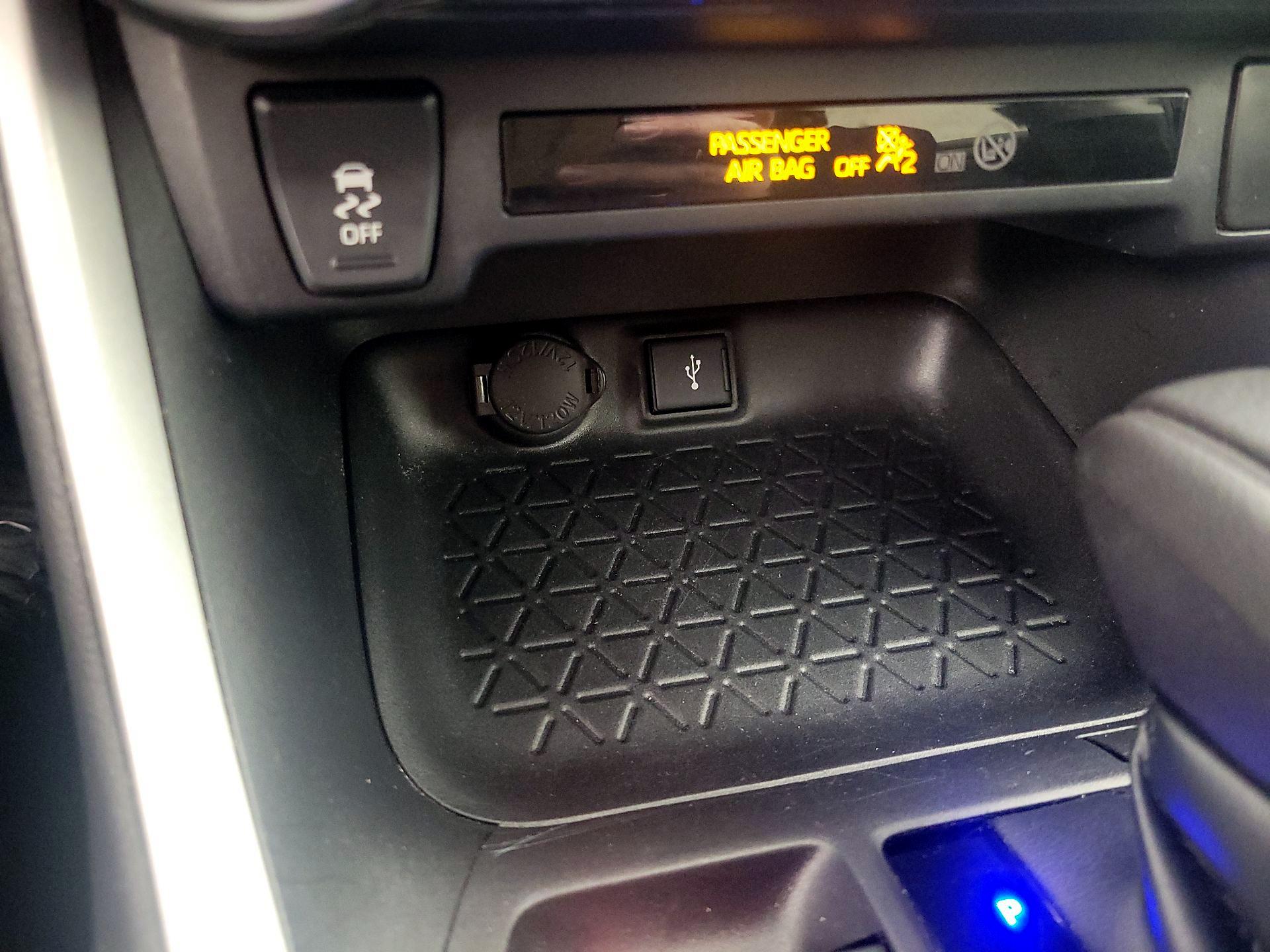 Thumbnail: 2021 Toyota RAV4 - 18