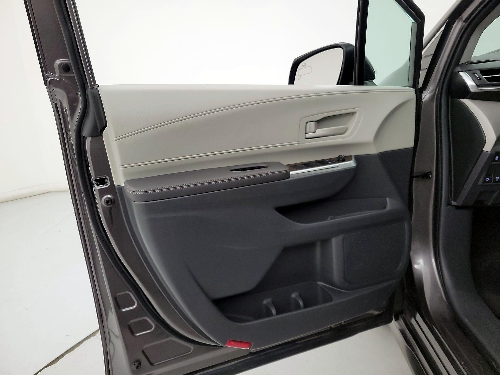 Thumbnail: 2024 Toyota Sienna - 12